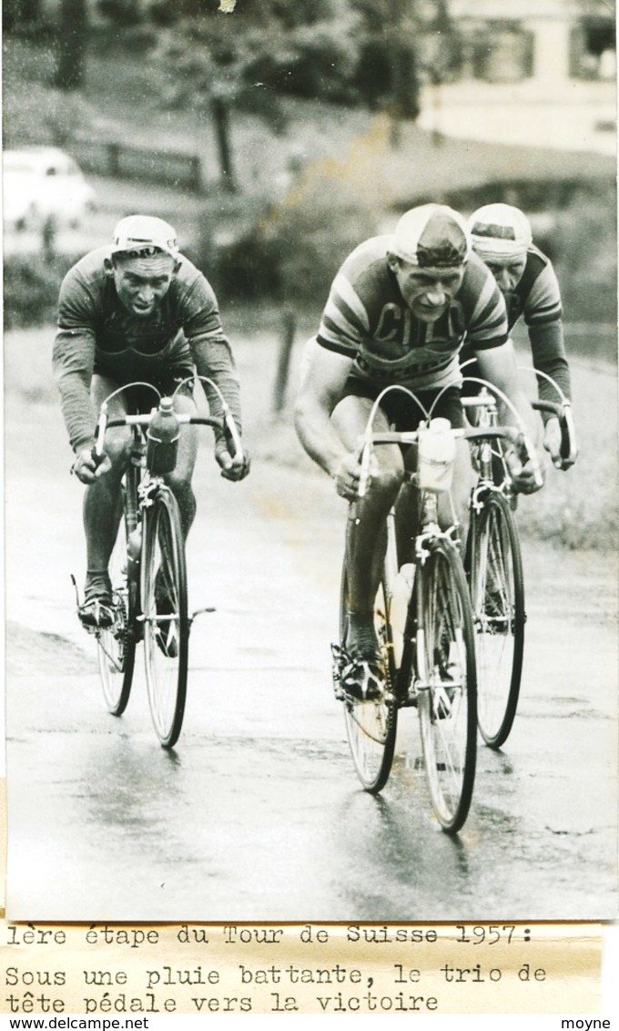 Vélo - Tour De SUISSE De 1957 -1ére  Etape - FORNARA - SCHELLENBERG - COUVREUR...Photo Originale De L'A.T.P   Trés Rare - Cyclisme