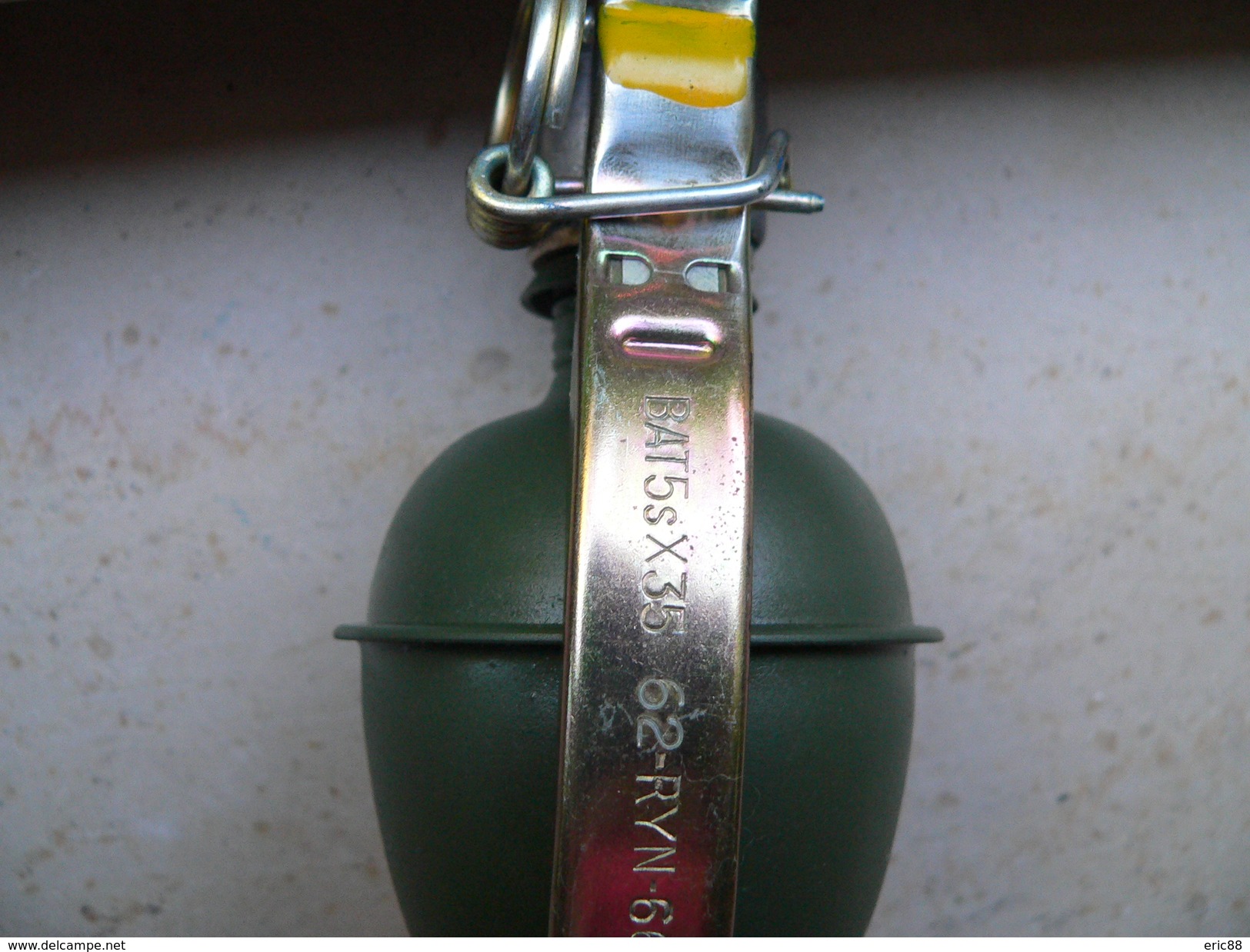 Grenade OFX37 avec bouchon allumeur 35 neutralisée