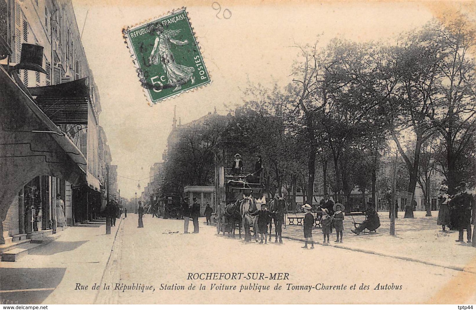 Rochefort-sur-Mer - Rue De La République, Station De La Voiture Publique De Tonnay-Charente Et Des Auto - Rochefort