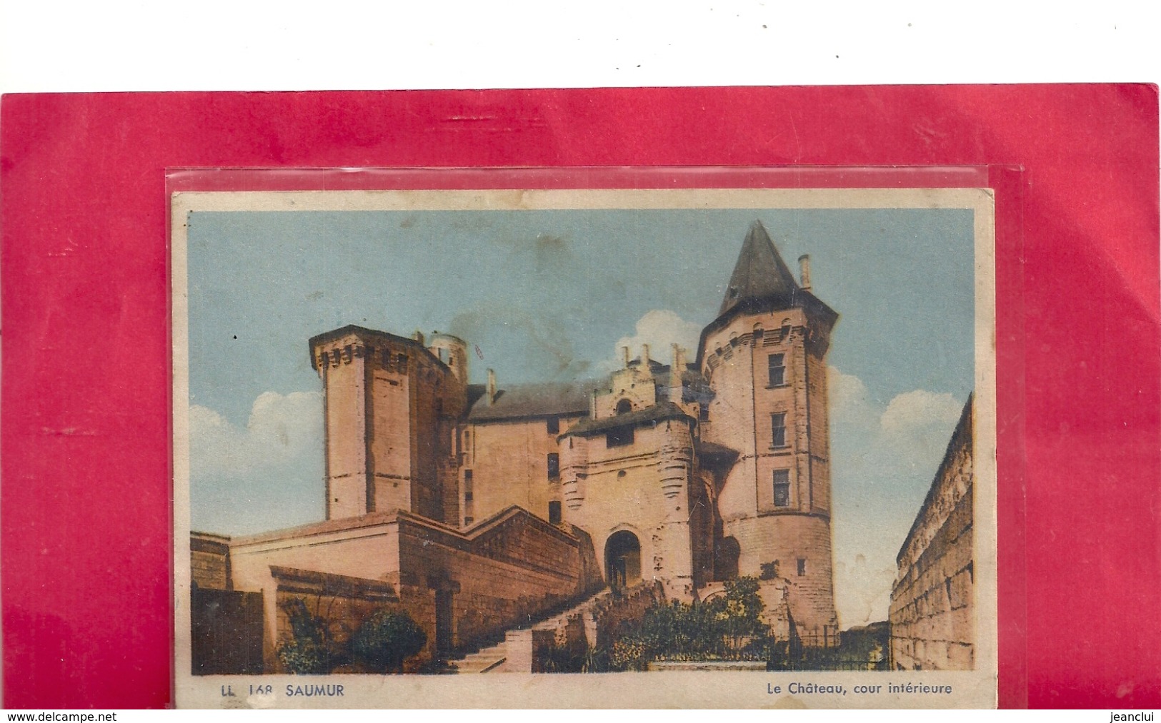 168. SAUMUR . LE CHATEAU , COUR INTERIEURE . NON ECRITE ET TACHEE - Saumur