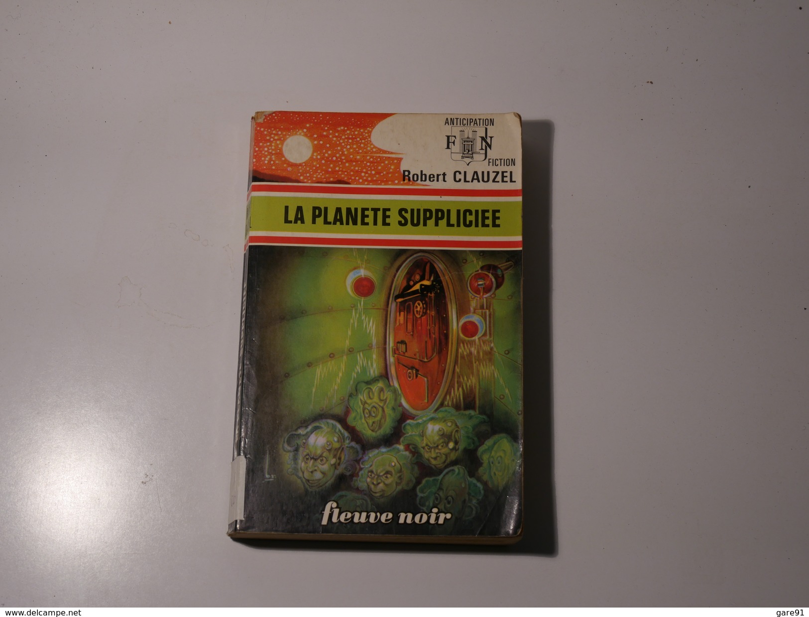 La Planète Suppliciée - Roman Noir