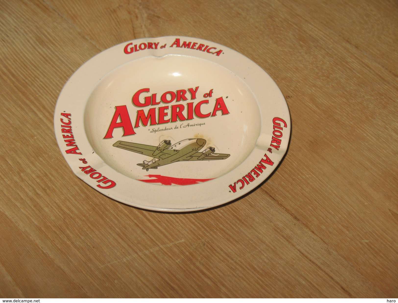 Cendrier En Tôle " Glory Of America " - Métal - Diamètre 14 Cm - Guerre 40/45 ??? Avion Bimoteur " Dakota " ?? (fr48) - Cendriers