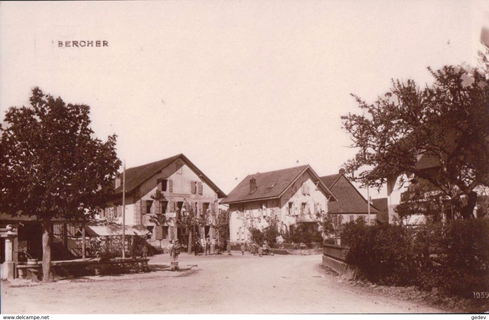 Bercher, Place Et Fontaine (609) - Bercher