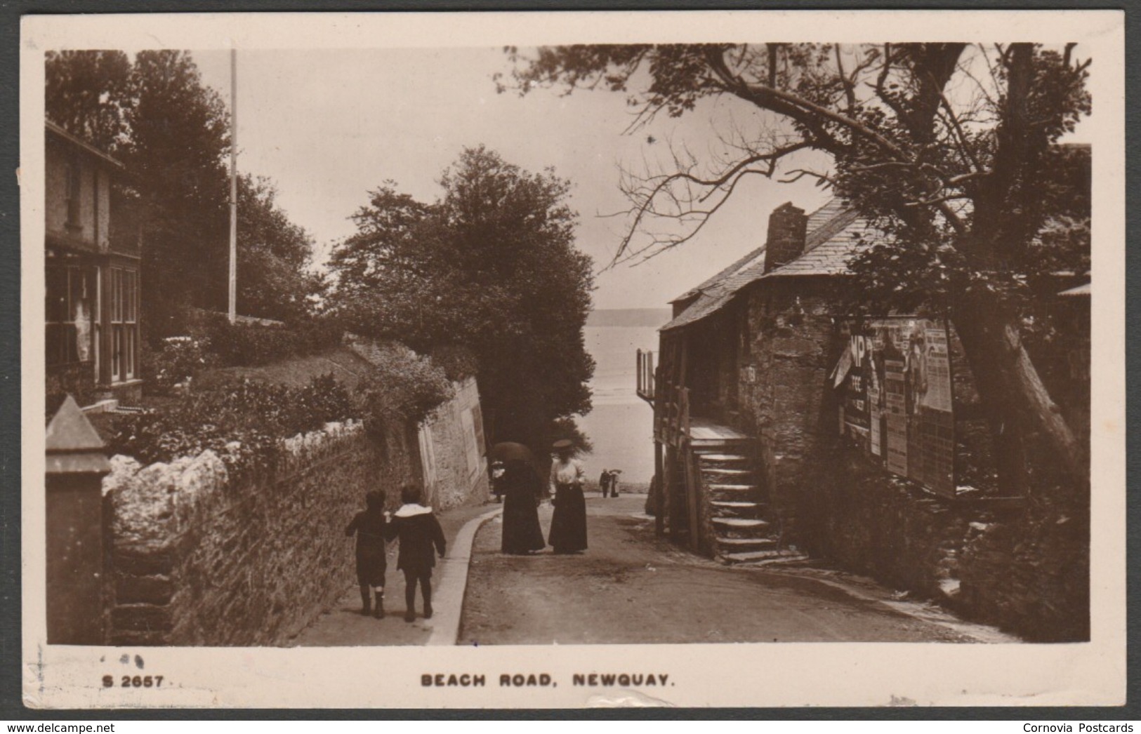 Beach Road, Newquay, Cornwall, 1910 - Kingsway RP Postcard - Newquay