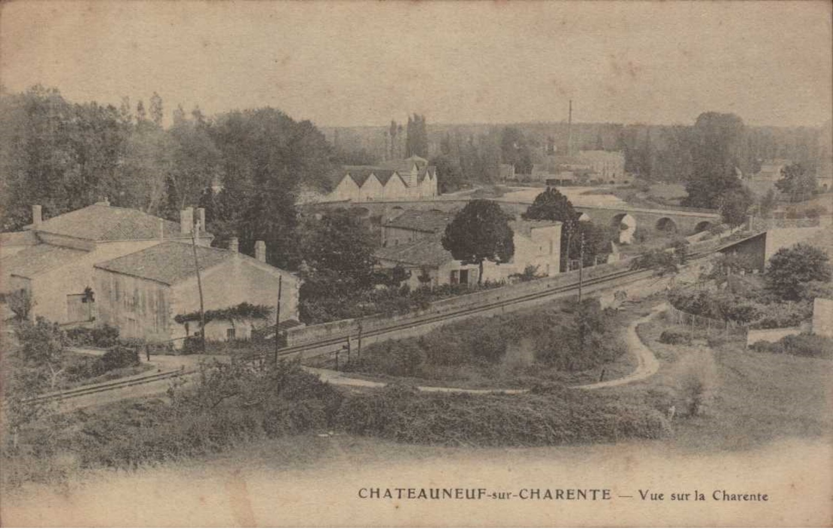 Cpa 16 Chateauneuf Sur Charente Ligne Ferroviaire à Voies Unique Saintes Angoulême Pont Sur La Charente - Chateauneuf Sur Charente