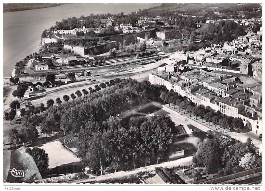 33 - BLAYE : Vue Aérienne : Le Jardin Public Et La Citadelle - CPSM Dentelée Noir Blanc GF Posté 1957 - Gironde - Blaye