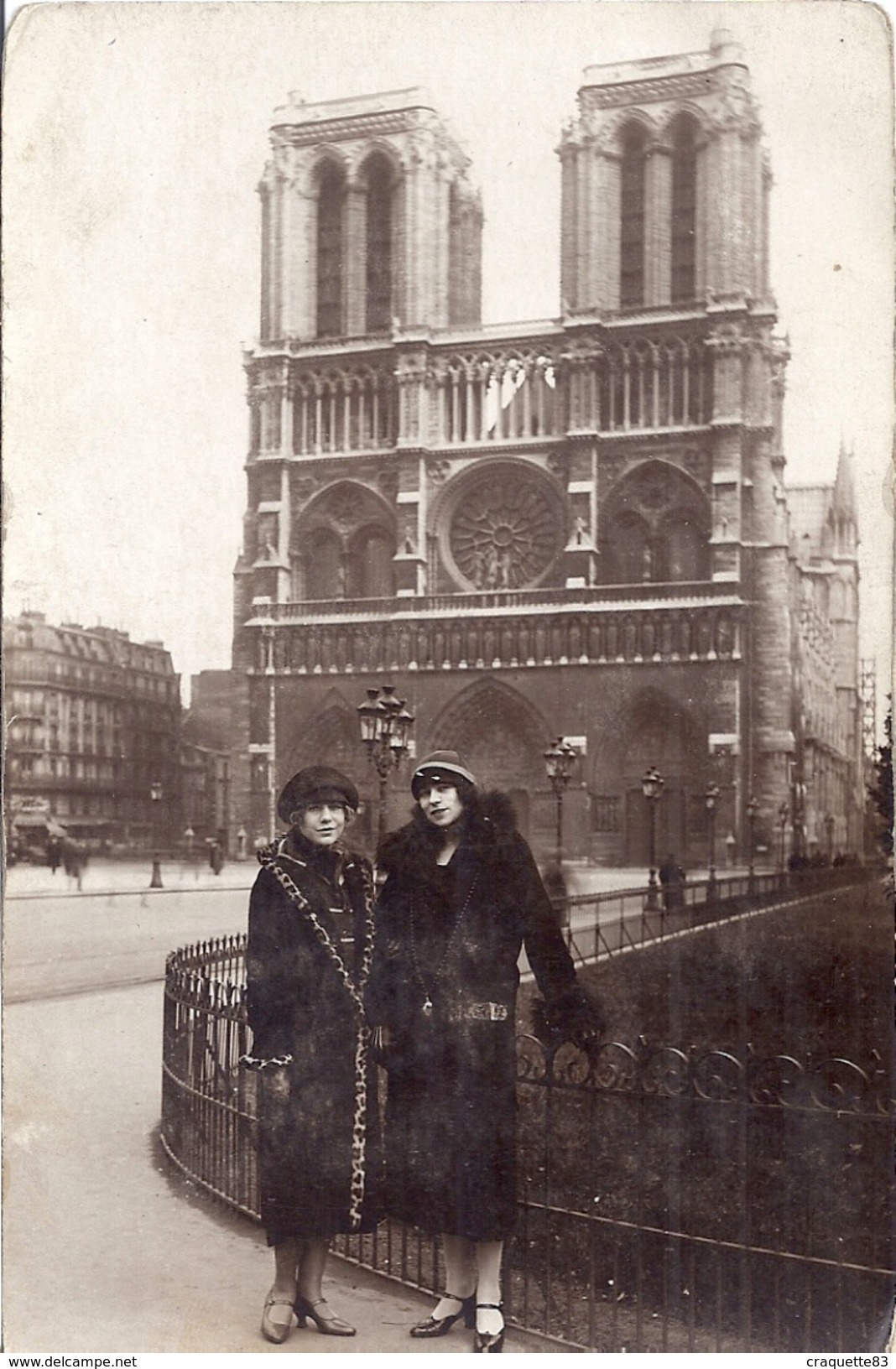 PARIS -NOTRE-DAME JEUNES ELEGANTES ANNEES 1910.20  CARTE PHOTO - Orte