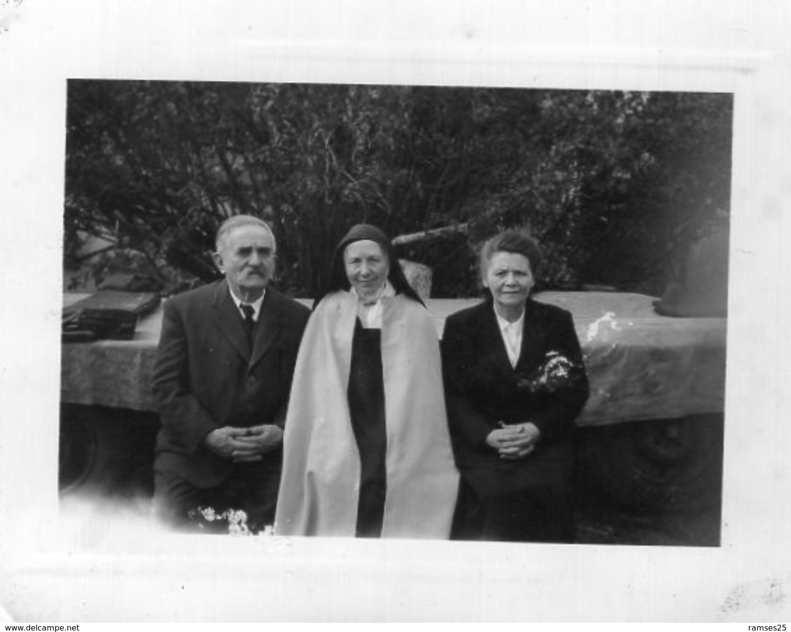 (25) Petite Photo Originale Les Ecorces Soeur Therese Colette Du Carmel Au Depart Pour Jerusalem 1953 10cmX8cm(Bon Etat) - Besancon