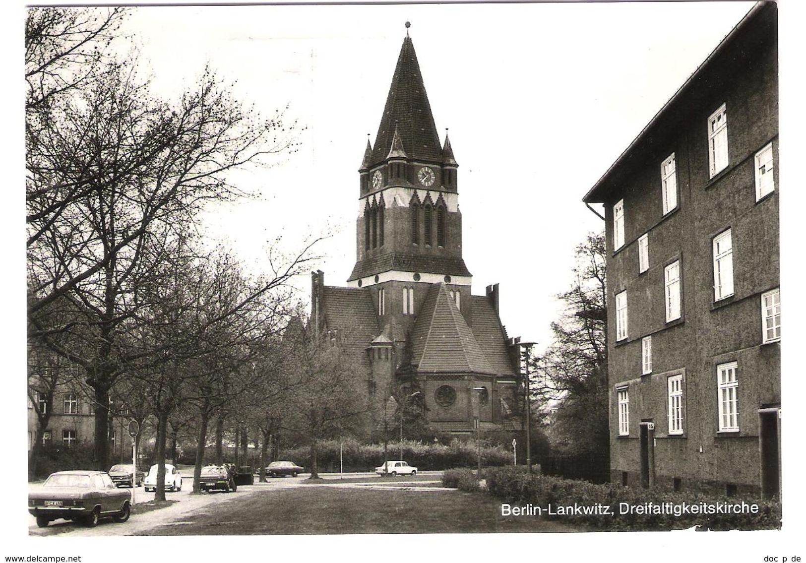 Deutschland - Berlin Lankwitz - Dreifaltigkeitskirche - Alte Ansicht - Cars - Autos - VW Käfer - Lankwitz