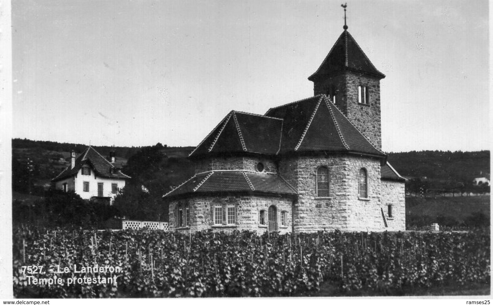 (36)  CPSM Le Landeron  Temple Protestant    (Bon Etat) - Le Landeron