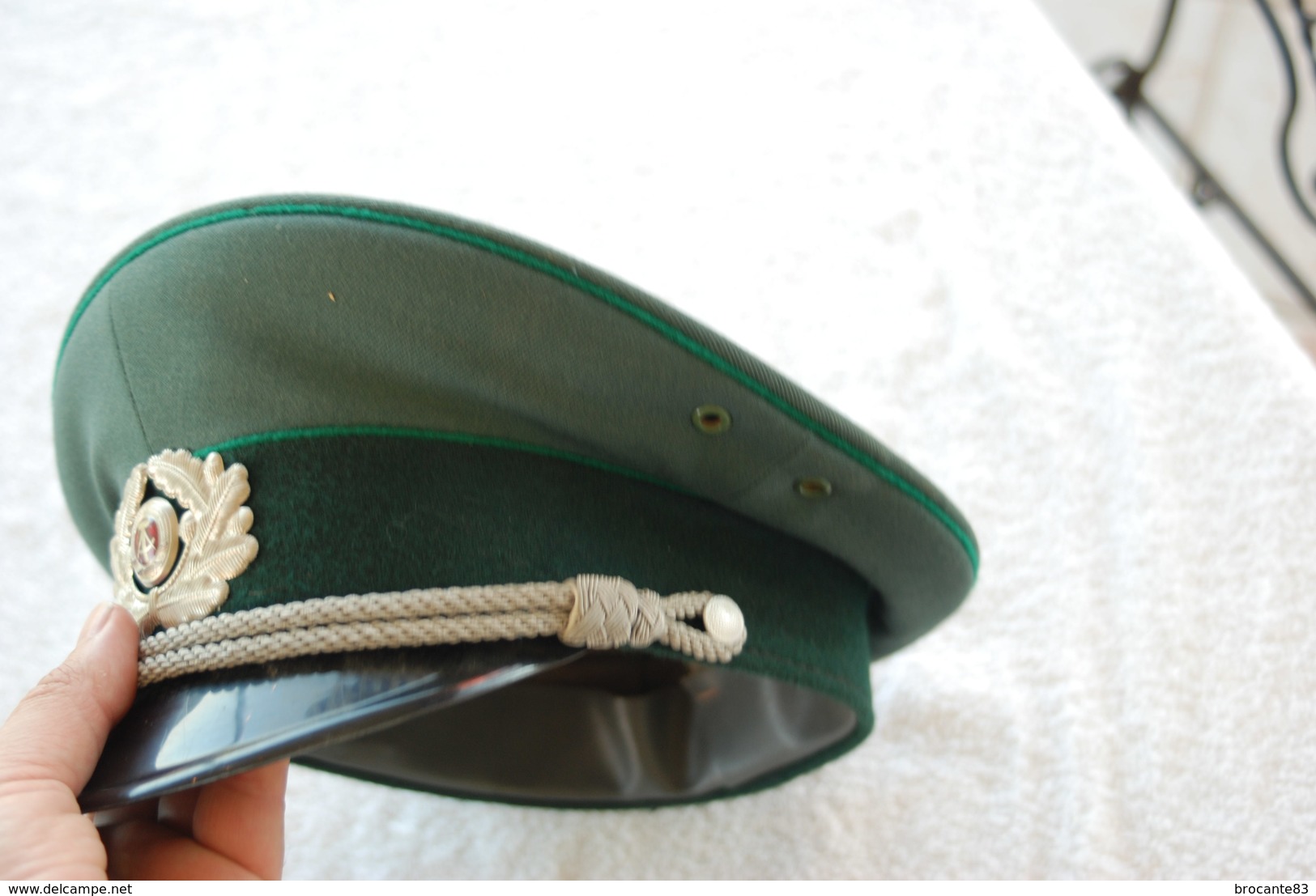 Casquette D'officier D'Allemagne De L'est - Casques & Coiffures