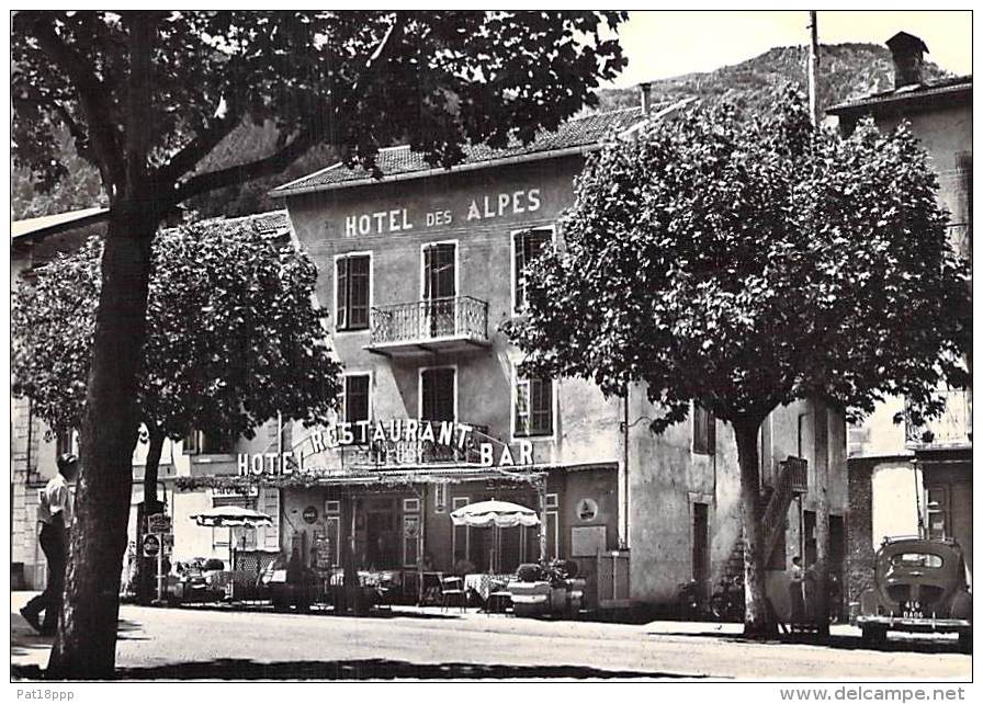 06 - GUILLAUMES : Hotel Des Alpes " LES ROUTIERS " - CPSM Dentelée Noir Blanc GF - Alpes Maritimes - Autres & Non Classés