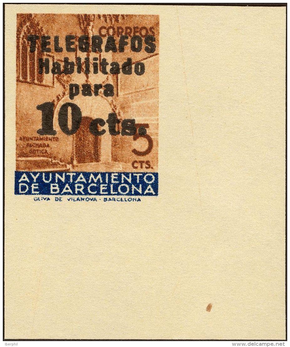(*) 9s 1936. Barcelona. Telegrafo Municipal. 10 Cts Sobre 5 Cts Casta&ntilde;o Y Azul, Esquina De Hoja. SIN DENTAR. MAGN - Barcelone