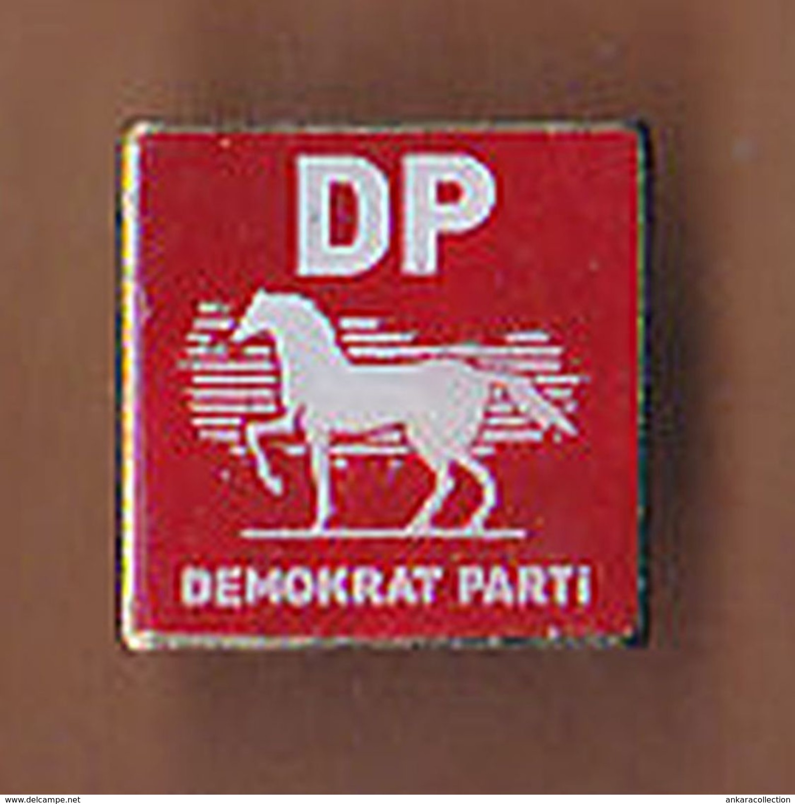 AC - DEMOCRAT PARTY OF TURKEY HORSE VINTAGE PIN - BADGE - Administrations