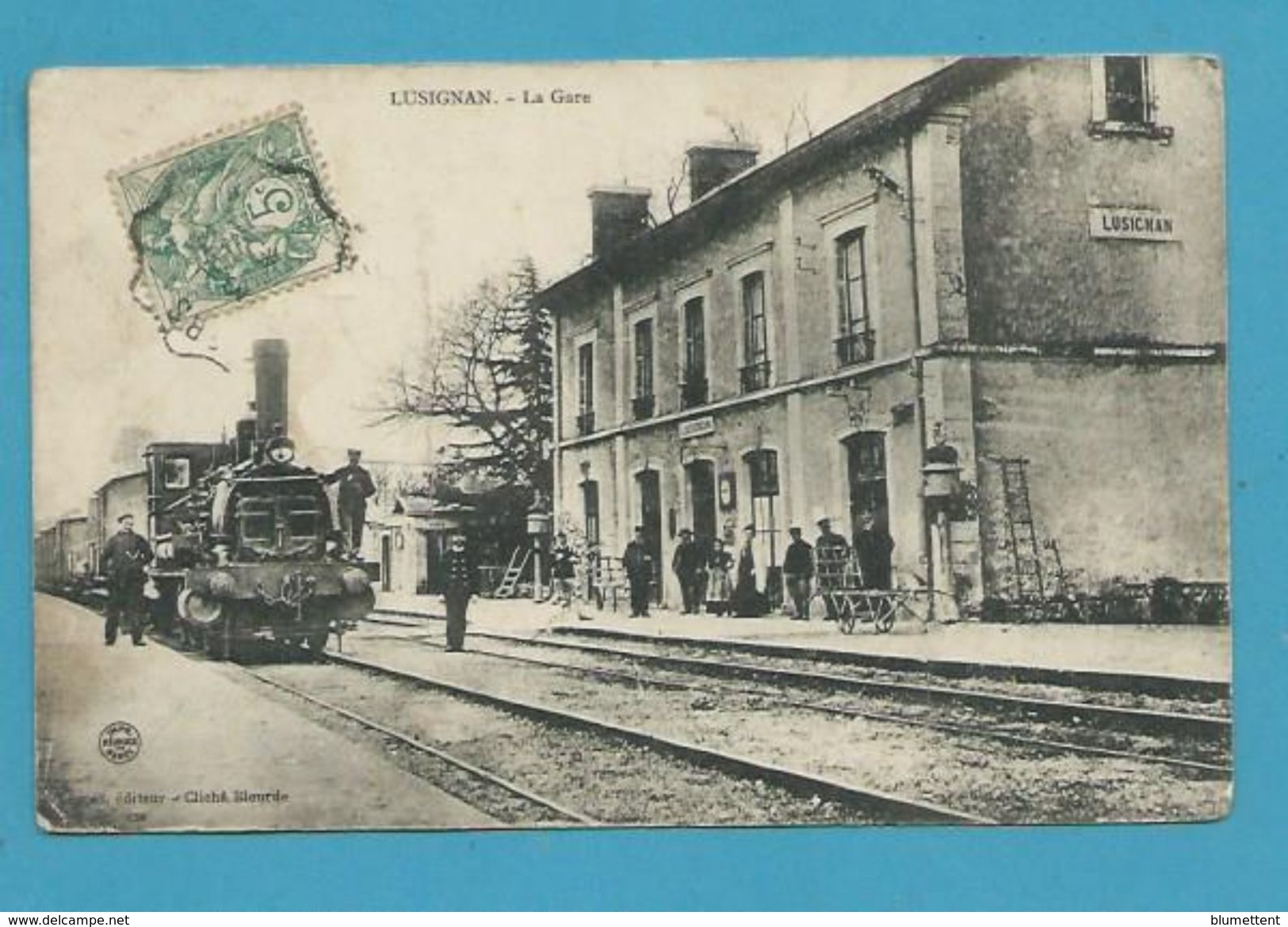 CPA Beau Plan Locomotive Chemin De Fer Train En Gare De LUSIGNAN 86 - Lusignan