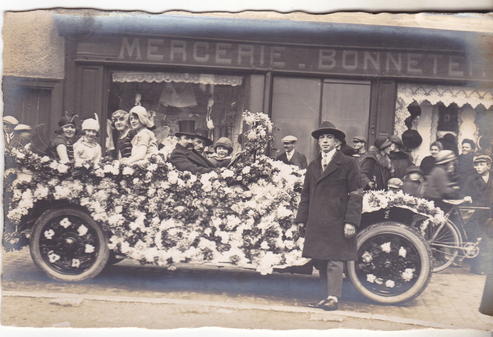 89 Saint Florentin - Carte Photo Animée Cavalcade.Tacot Gros Plan Non Circulée, Tb état. - Saint Florentin