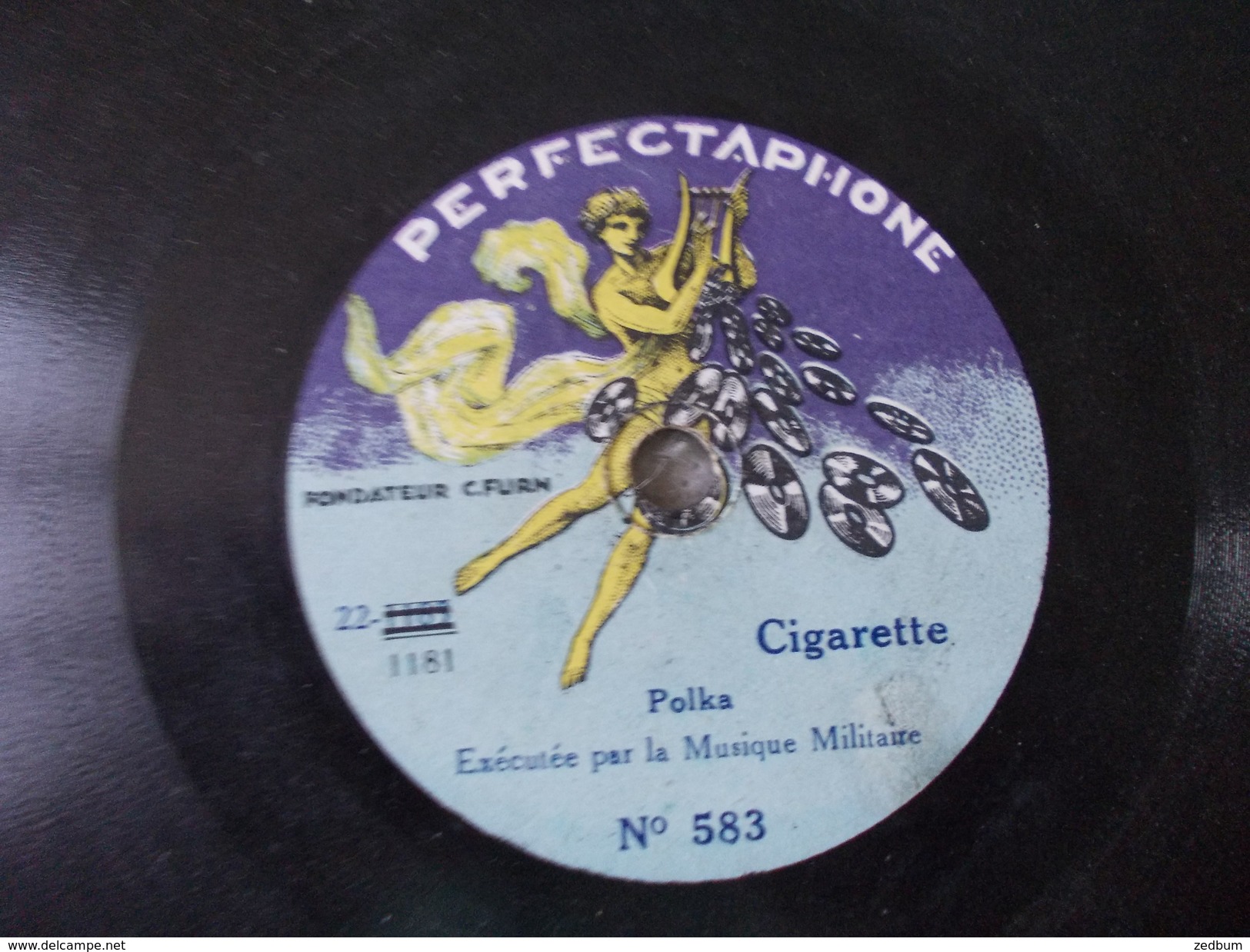 Cigarette Et Polka Des Officiers Exécutée Par La Musique Militaire Disque à Saphir Ou 78T Petit Format - Formats Spéciaux