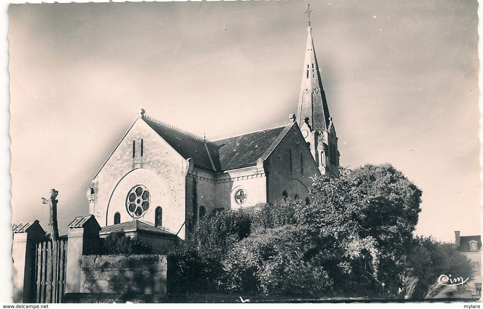 Cpsm  86 Les 3 Moutiers Eglise - Les Trois Moutiers