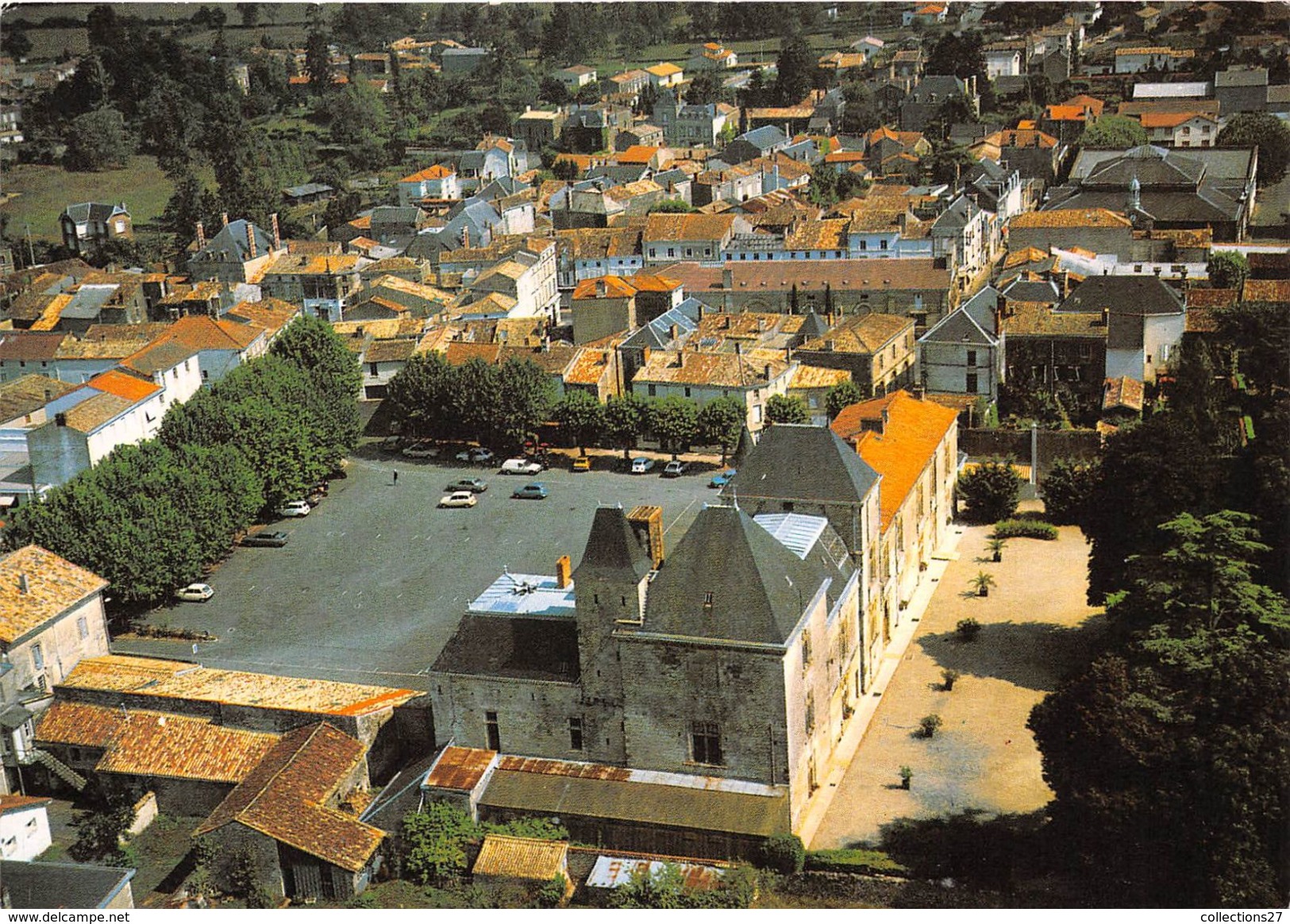 79-COULOUGES-SUR-L'AUTIZE- LE CHATEAU ET LE CENTRE DU BOURG , VUE AERIENNE - Coulonges-sur-l'Autize