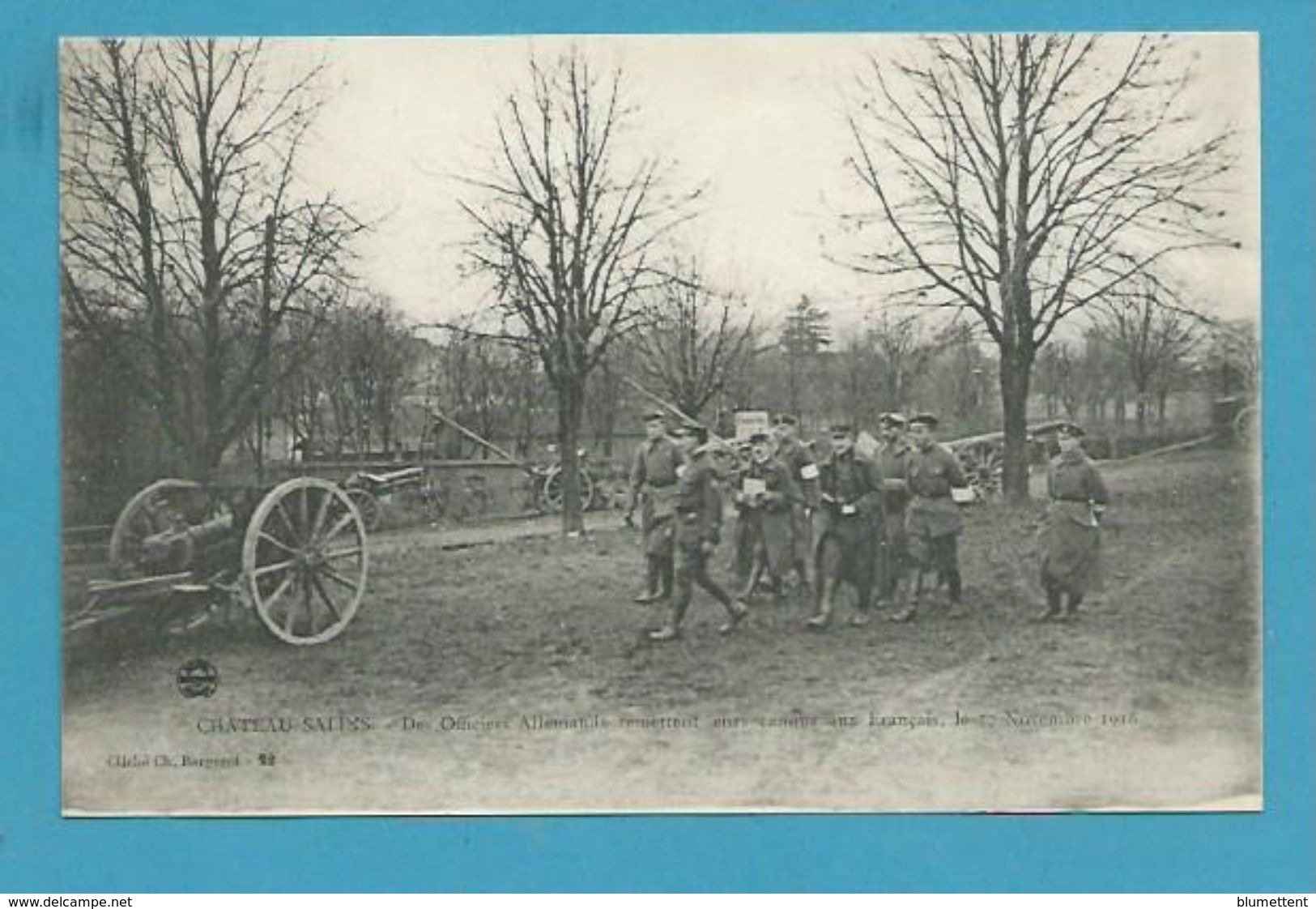 CPA Militaires Militaria Officers Allemands Remettant Leurs Canons Aux Français CHATEAU-SALINS 57 - Chateau Salins