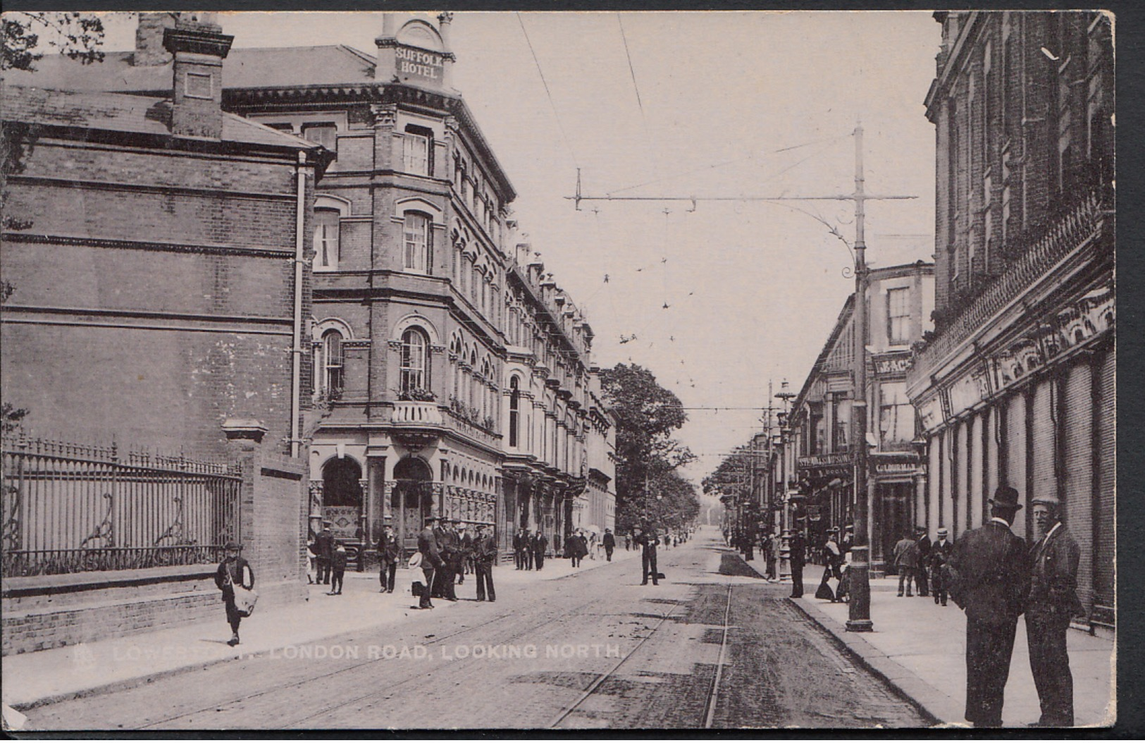 Suffolk Postcard - Lowestoft, London Road, Looking North DC241 - Lowestoft