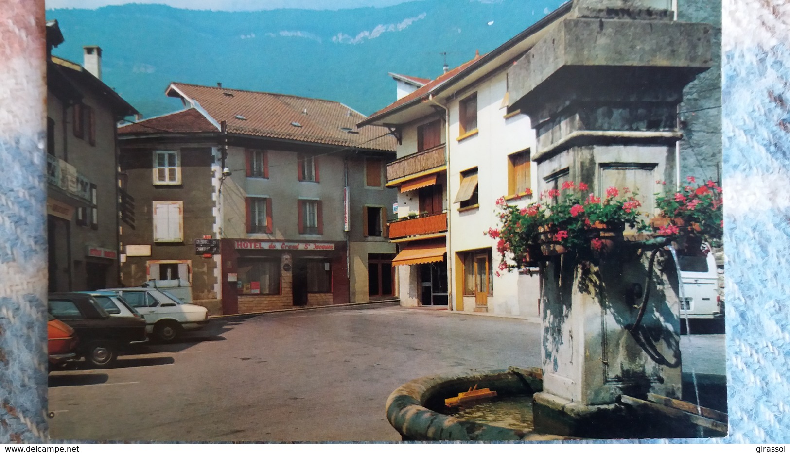 CPSM LE TOUVET ISERE LA PLACE DE L EGLISE AU DESSUS  L ALPETTE  ED ANDRE FONTAINE AUTO - Autres & Non Classés