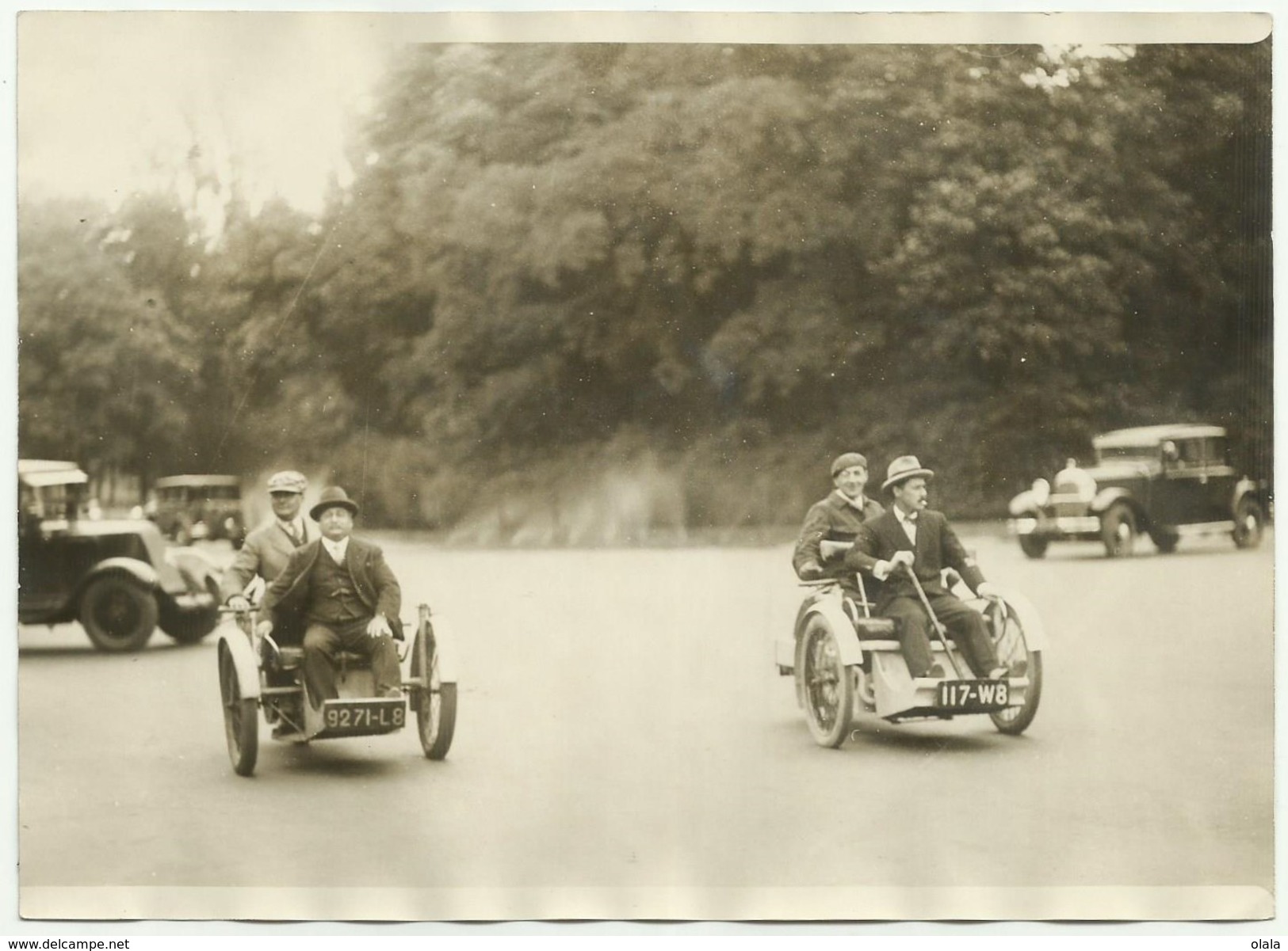 COURSE AUTOMOBILE JUIN 1930 RALLYE DES VIEUX TACOTS VERSAILLES BOIS DE BOULOGNE DEUX VOITURES AMÉDÉE BOLLÉE 1895      W4 - Automobiles