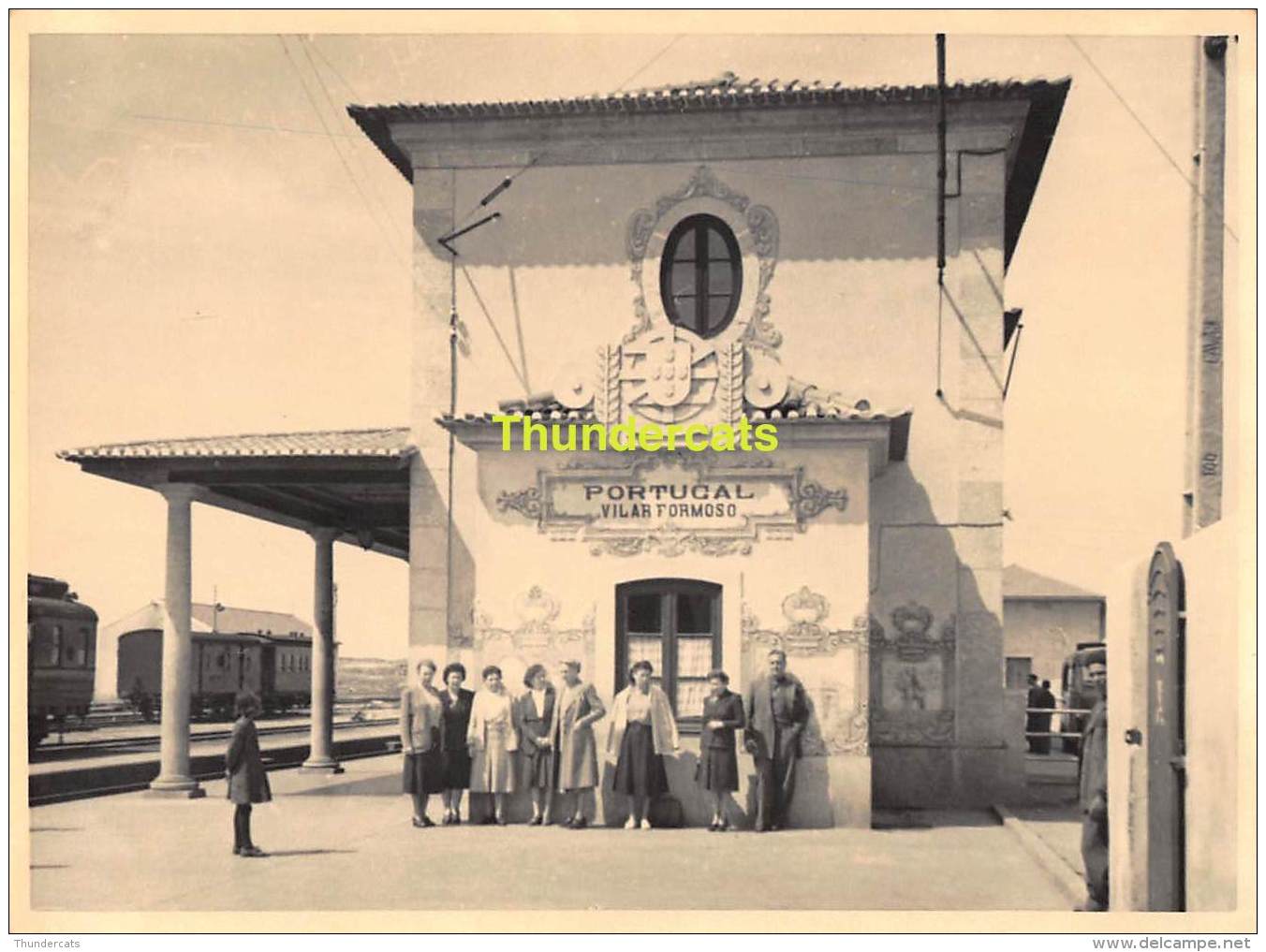 ANCIENNE PHOTO VINTAGE SNAPSHOT FOTO (  11,5 Cm  X  8,5 Cm  )  STATION GARE VILAR FORMOSA PORTUGAL TRAIN FRONTIERE 1948 - Personnes Anonymes