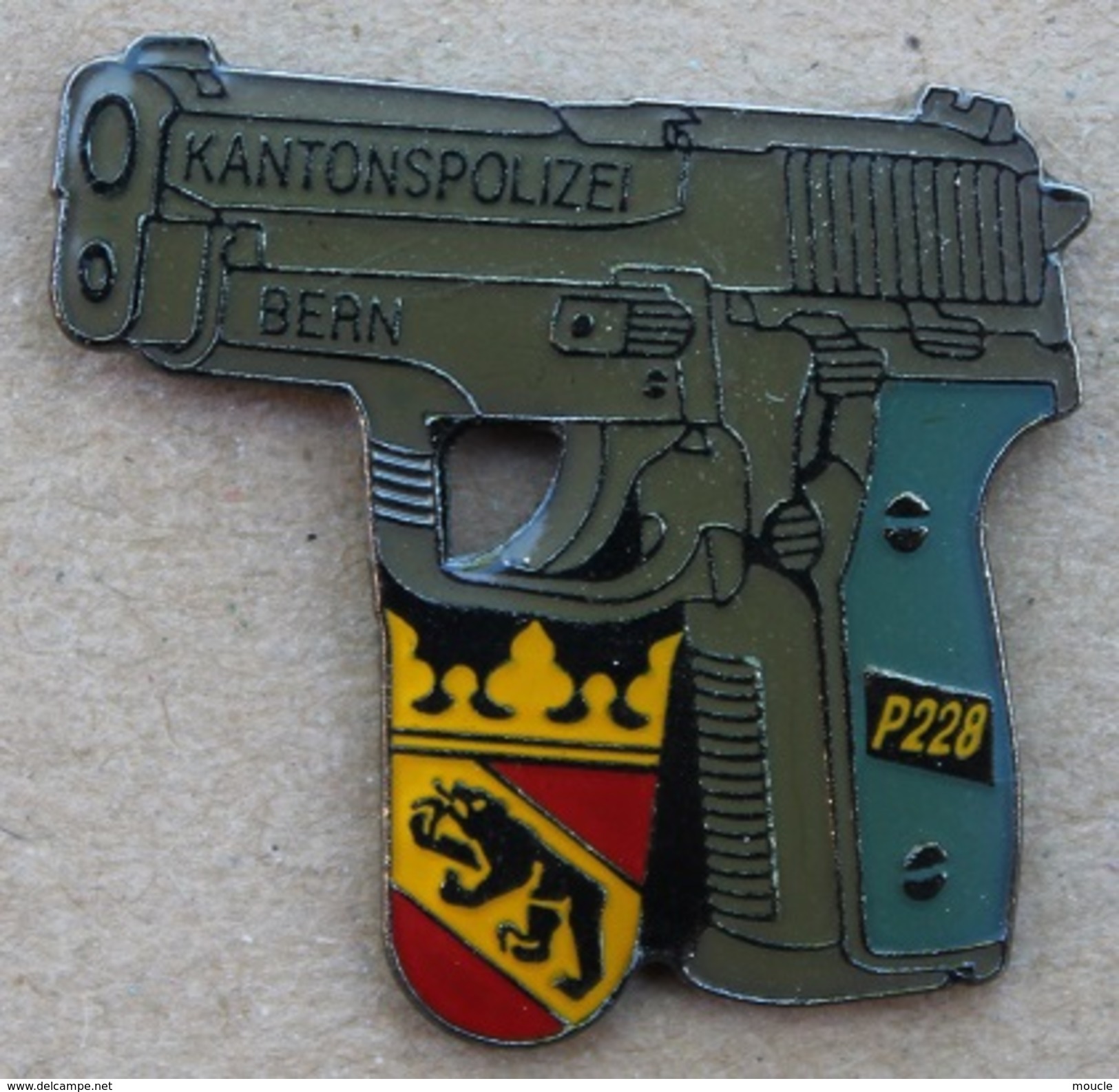 KANTONSPOLIZEI BERN - POLICE DU CANTON DE BERNE - SUISSE - SCHWEIZ - PISTOLET P228 - OURS - BÄR - 1965-GUN -    (JAUNE) - Polizia