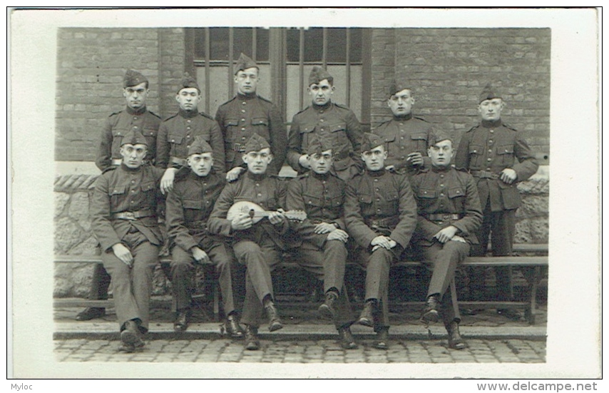 Carte Photo. Militaria. Soldats &amp; Guitare.  Foto Biermez à Charleroi. - Guerre, Militaire