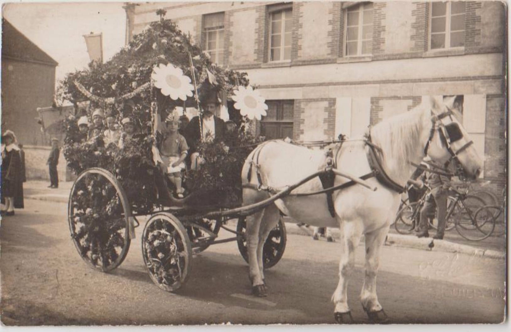 CPA PHOTO 10 VILLENEUVE AU CHEMIN Grande Rue Fête Cavalcade Char Fleuri Cheval Photographe THALMARD à Bouilly Rare - Other & Unclassified