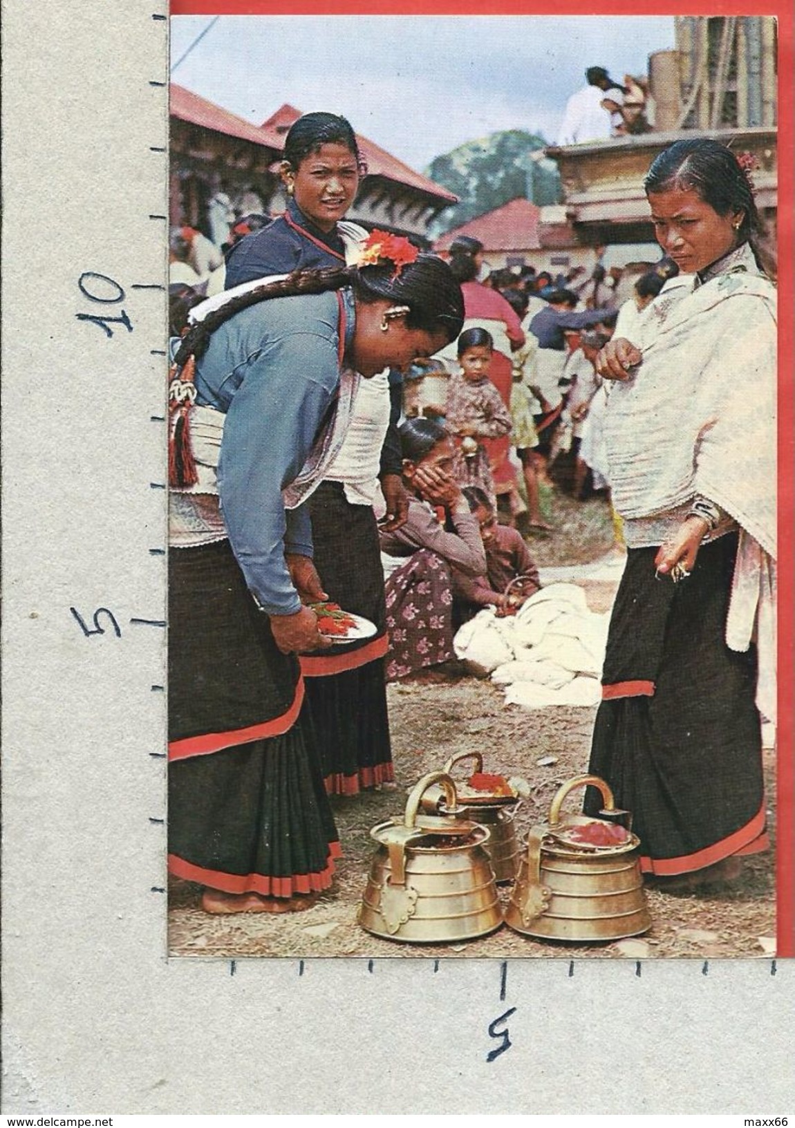 CARTOLINA NV NEPAL - Typical Women Of Kathmandu Valley Preparing For Worship - 9 X 14 - Nepal