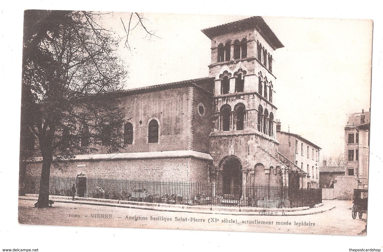 CPA Vienne, Musée Lapidaire, Ancienne Basilique St-Pierre ACHETEZ IMMEDIATEMANT - Vienne