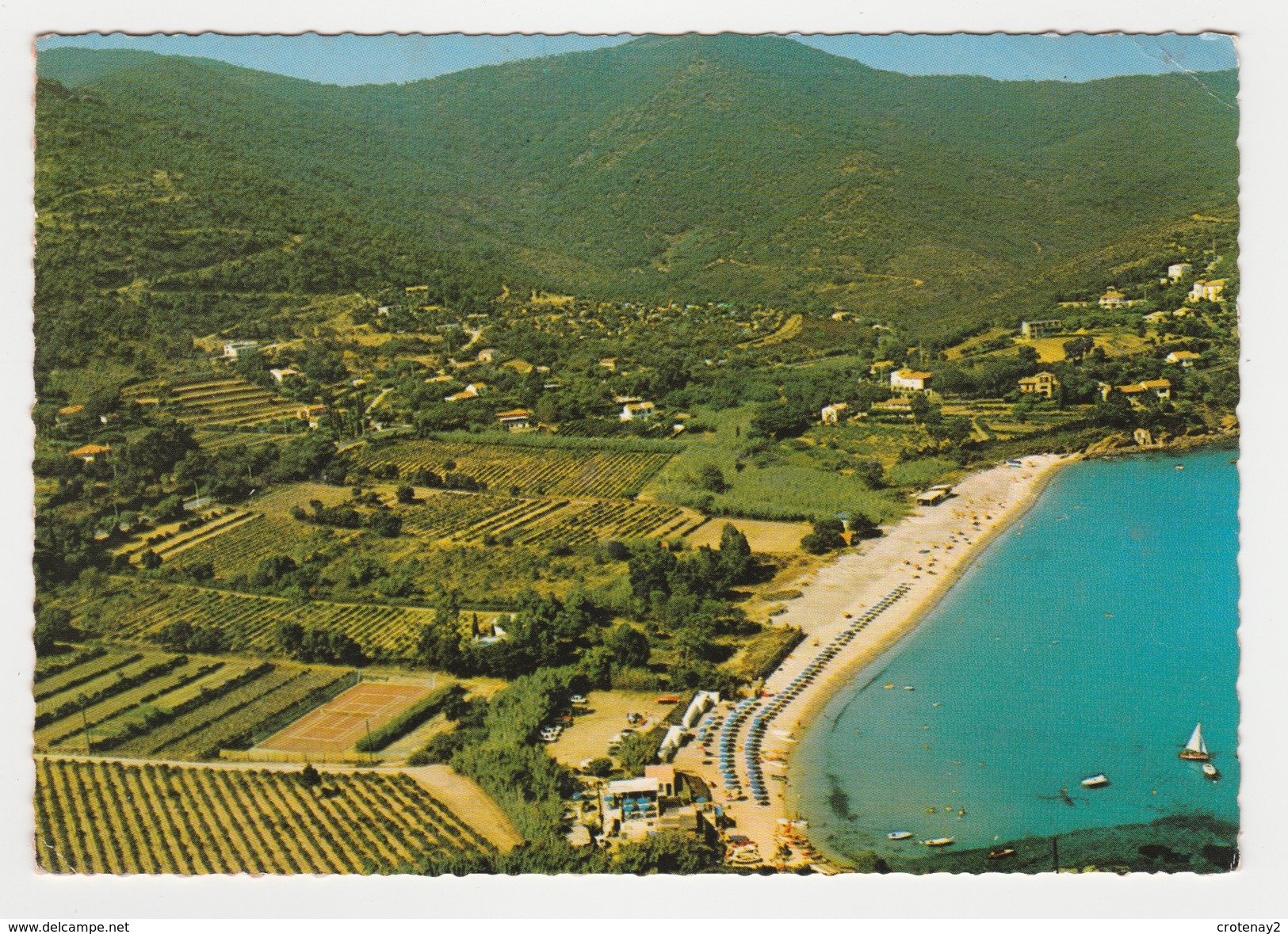 83 Pramousquier Vers Cavalaire La Plage Le Camping Court De Tennis En 1970 - Cavalaire-sur-Mer