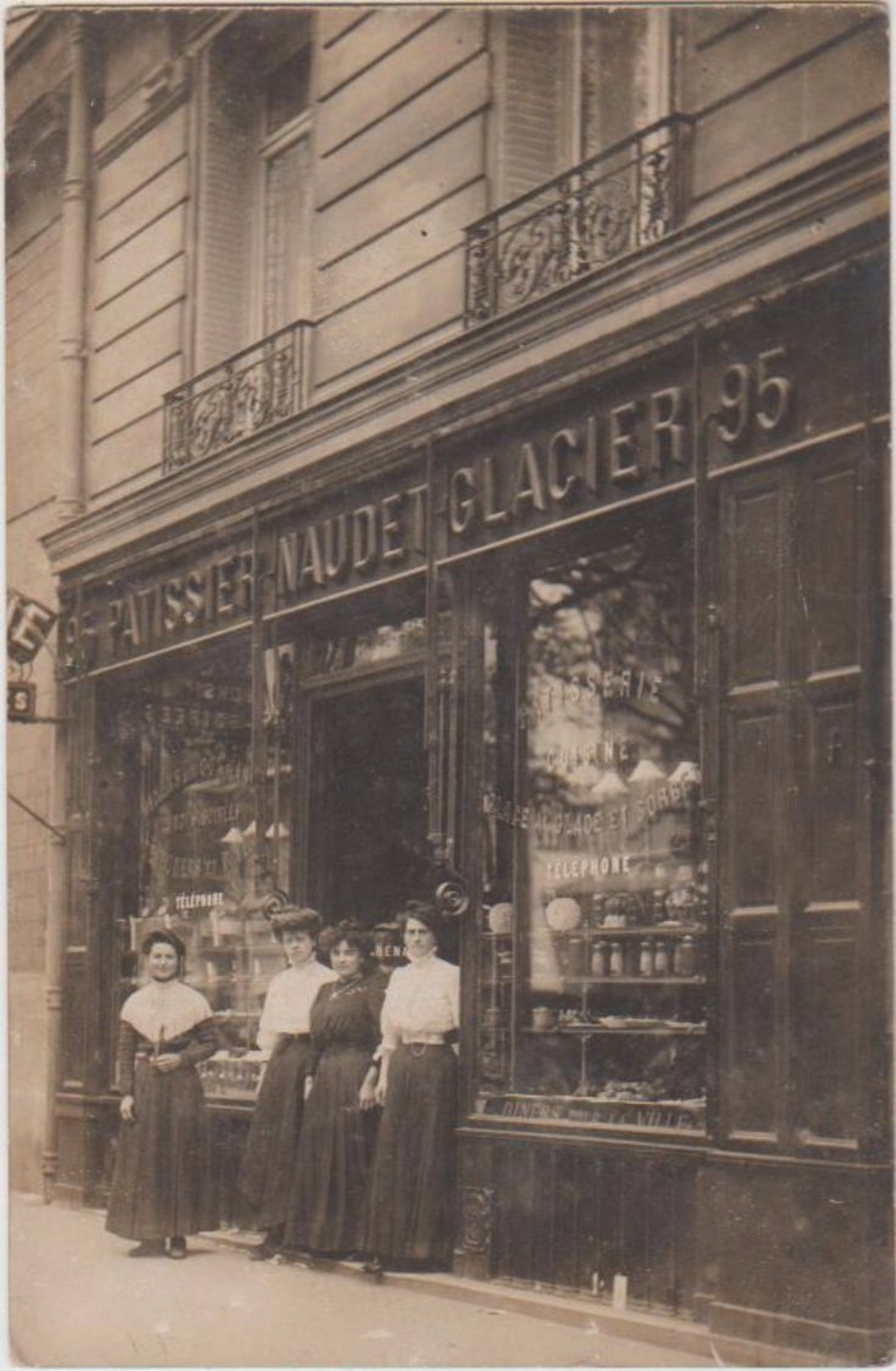 CPA PHOTO 75 PARIS XVI 95 Avenue Victor Hugo Commerce Pâtisserie Glacier NAUDET Téléphone Eglise St Honoré D'Eylau Rare - Arrondissement: 16