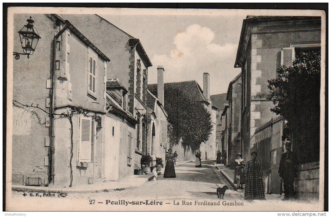DD1497  FRANCE POUILLY SUR LOIRE LA RUE FERDINAND GAMBON  POSTCARD - Pouilly Sur Loire