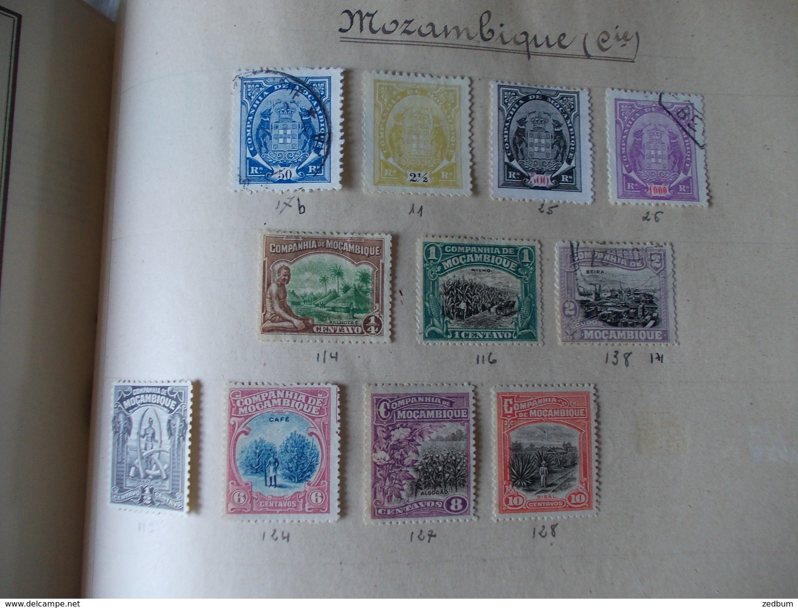 TIMBRE 2 Pages Mozambique 17 Timbres Valeur 8.80 Euros - Mozambique