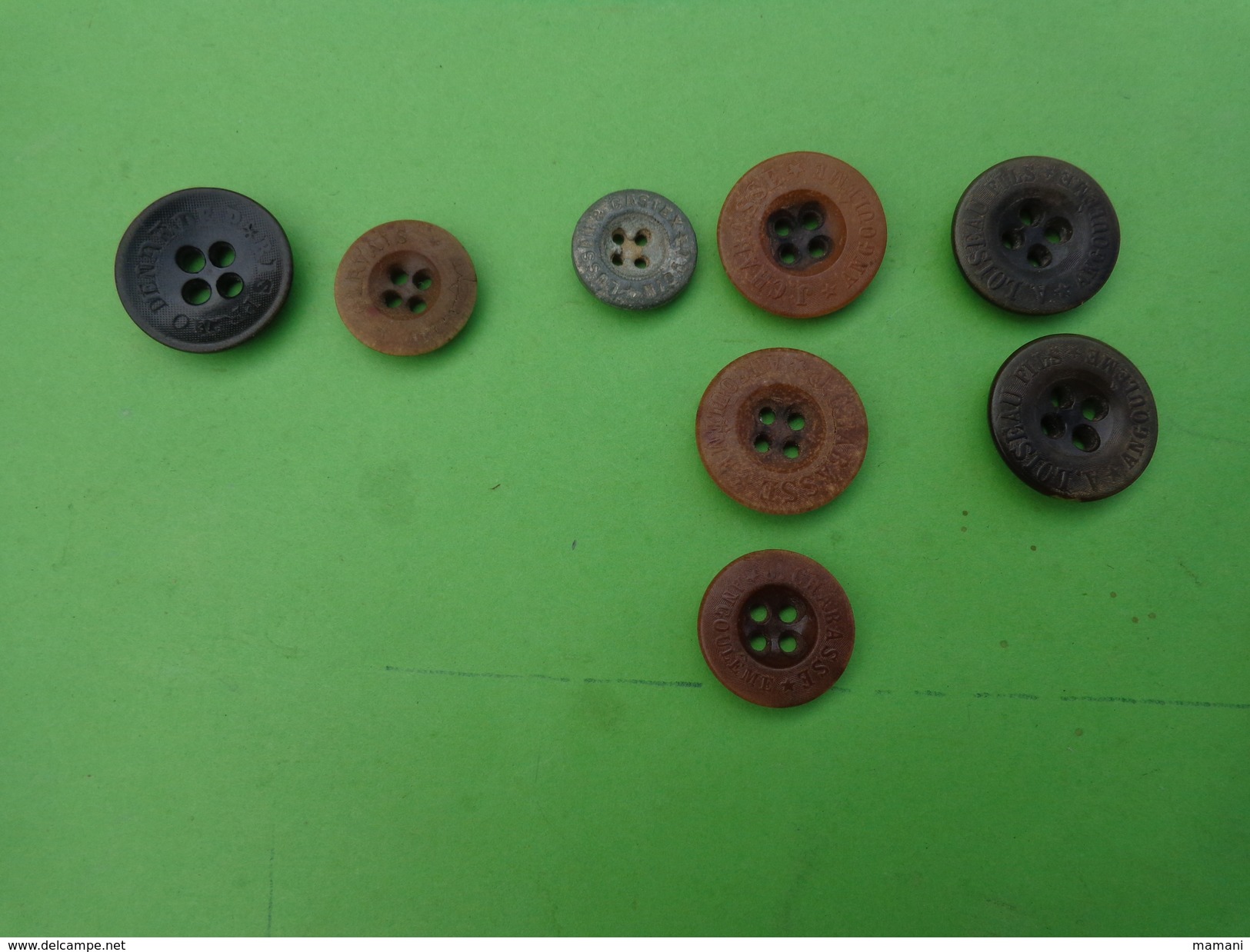 8 Boutons  Graves Loiseau Angouleme-chabasse Angouleme-lussars Et Castex Niort-gervais Angouleme-primo Denainde Paris - Buttons