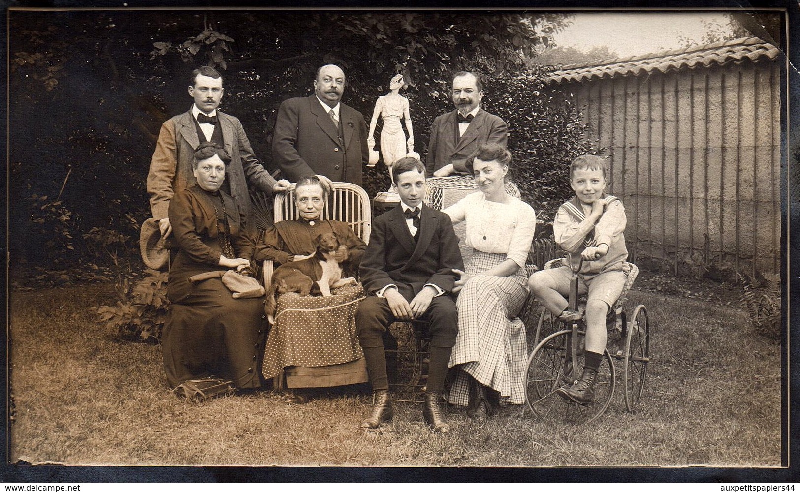 Photo Originale Famille & Tricycle Vers 1910 - Famille Olganier, Ruet, Maillod, Blanc, Posant Avec Chien & Statue - Cyclisme