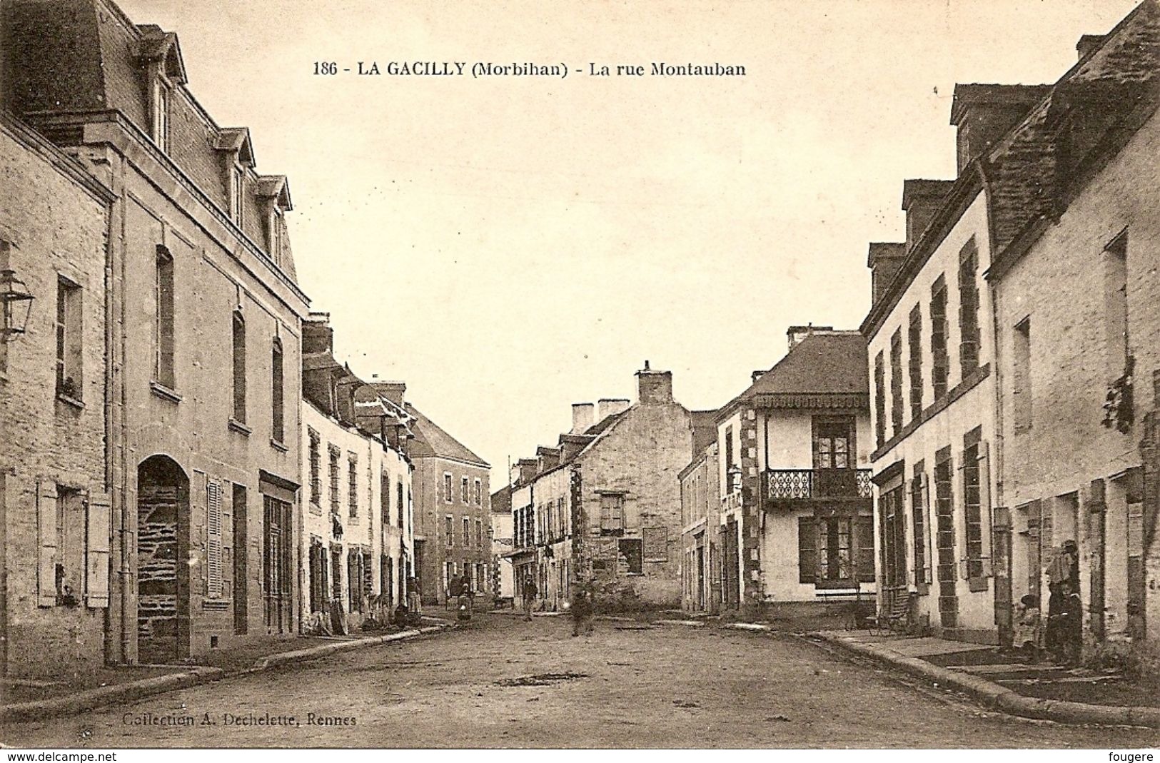 La Gacilly - La Rue Montauban - La Gacilly