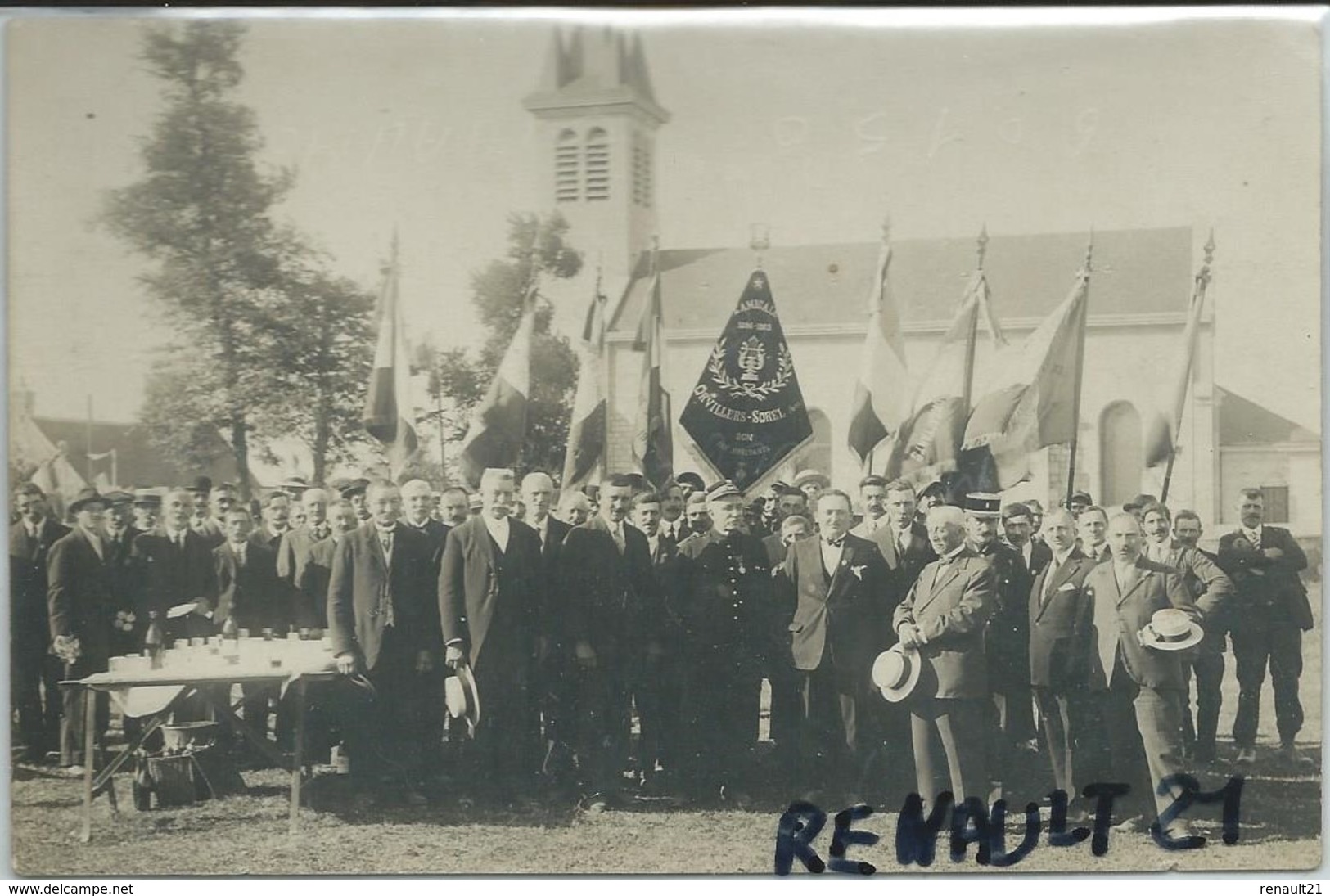 Orvillers-Sorel-Carte Photo-Une Manifestation à Orvillers-Sorel (Drapeau De L'amicale D'orvillers Sorel,scan Agrandi) - Altri & Non Classificati