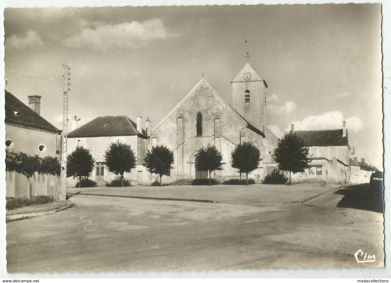 Echilleuses (45 - Loiret) L'Eglise Et La Place - Other & Unclassified