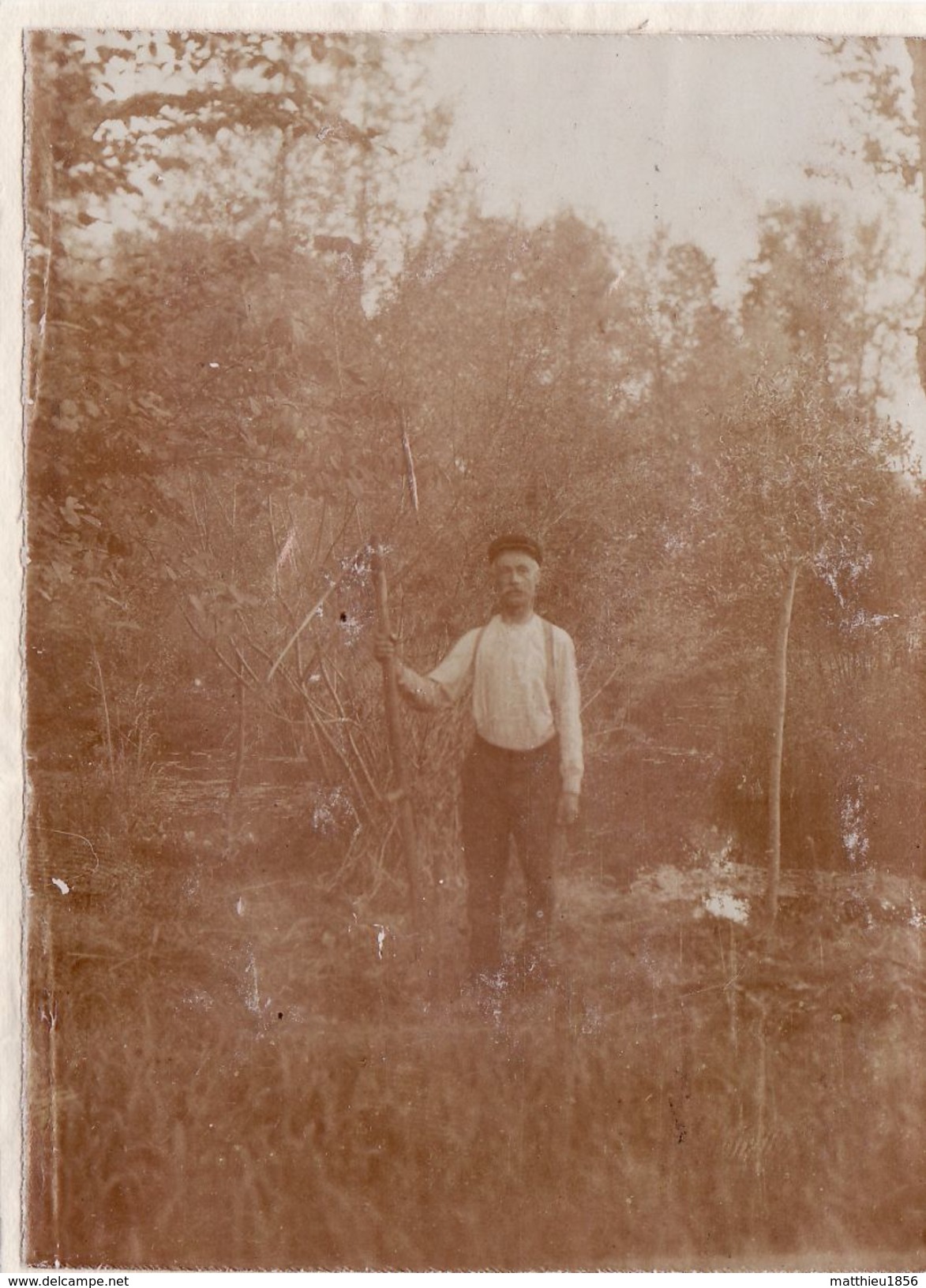 Photo Mai 1915 CASTRES (près Saint-Quentin) - Un Paysan Avec Sa Faux (A174, Ww1, Wk 1) - Altri & Non Classificati