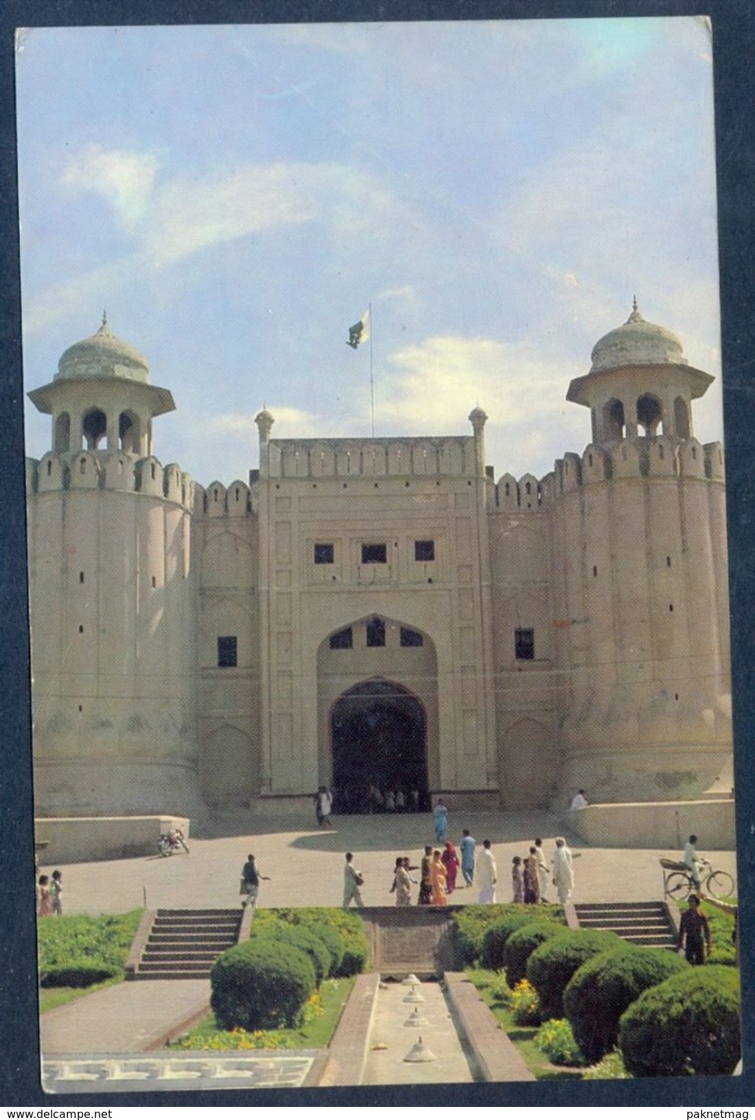 G16- Postal Used Post Card. Posted From Pakistan To England. UK. Allama Muhammad Iqbal. Flag. Lahore Fort. - Pakistan