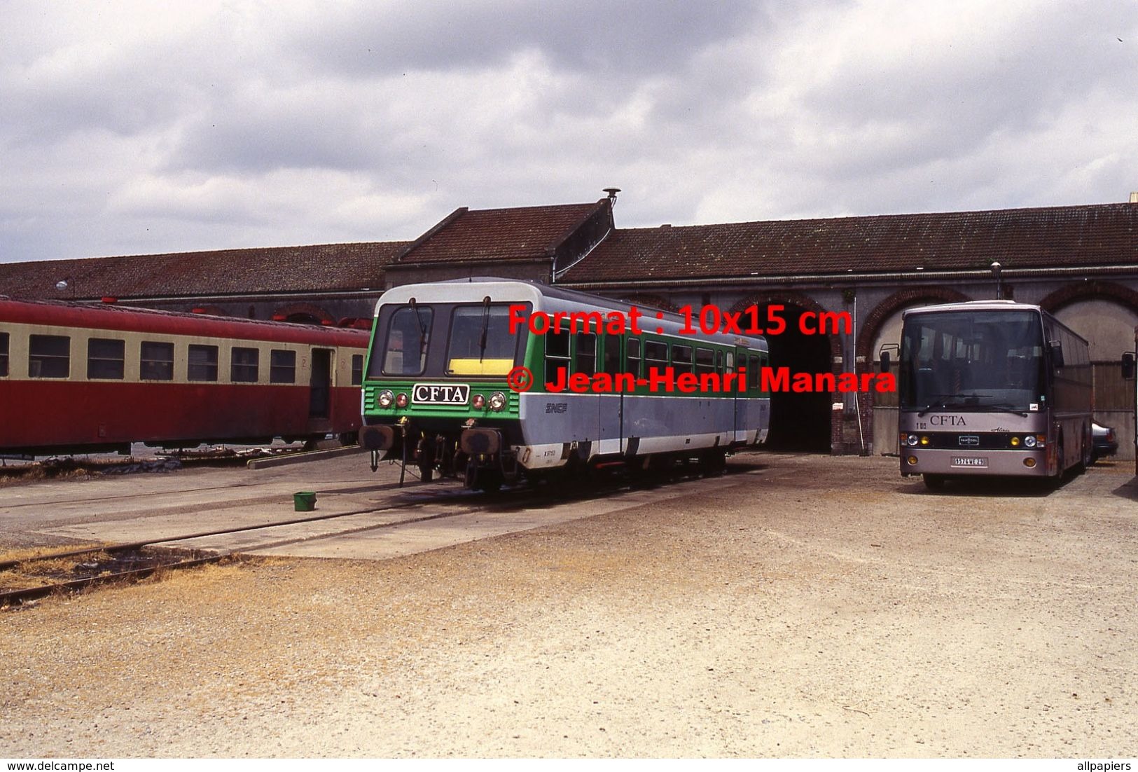 Reproduction Photographie D'un Train CFTA Autorail Léger A2E à Carhaix En 1994 - Altri & Non Classificati