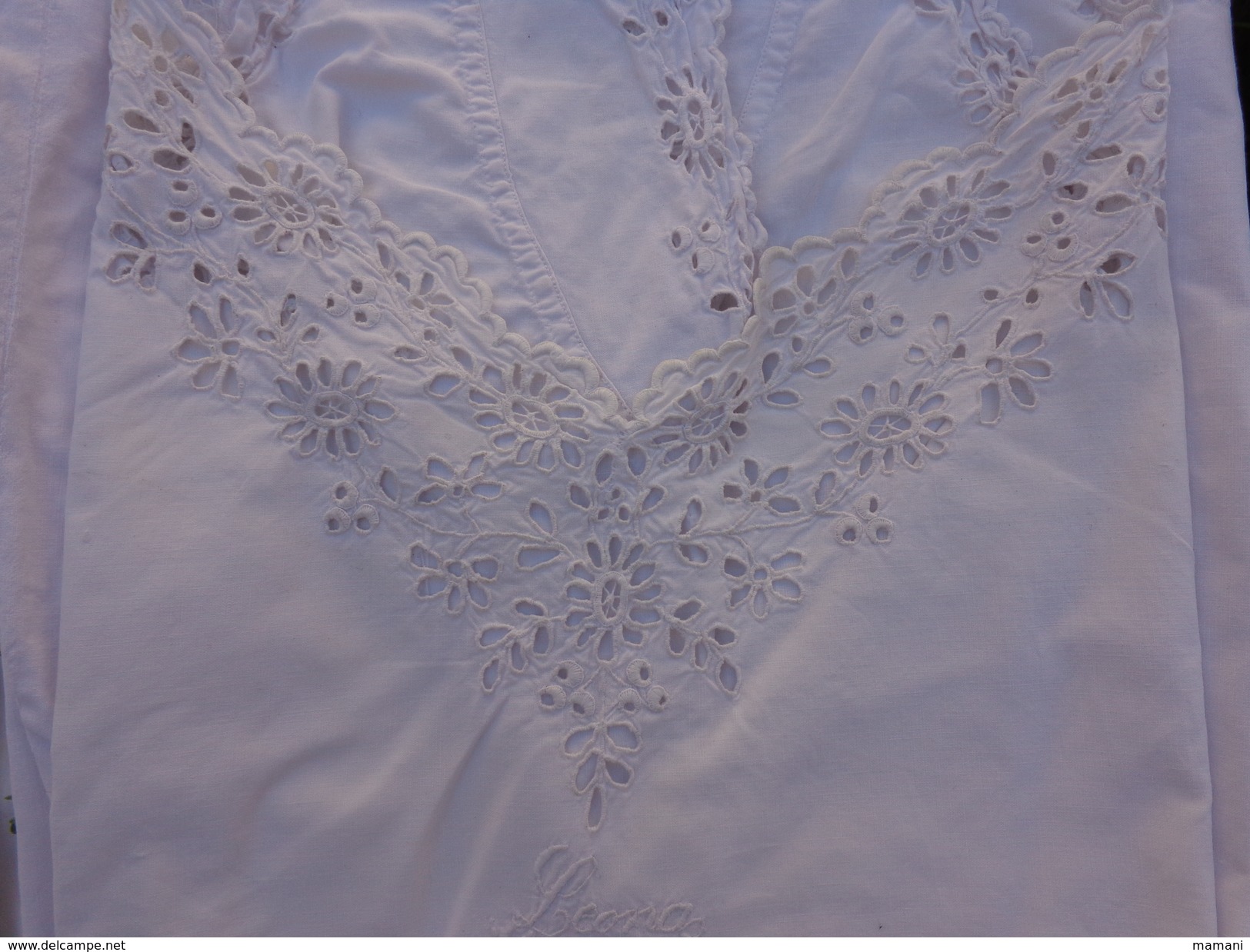 3 Chemises- Broderie Main Pour 2 Avec Prenom Leona Et Broderie Sur Tulle Pour La 3eme - Sonstige & Ohne Zuordnung