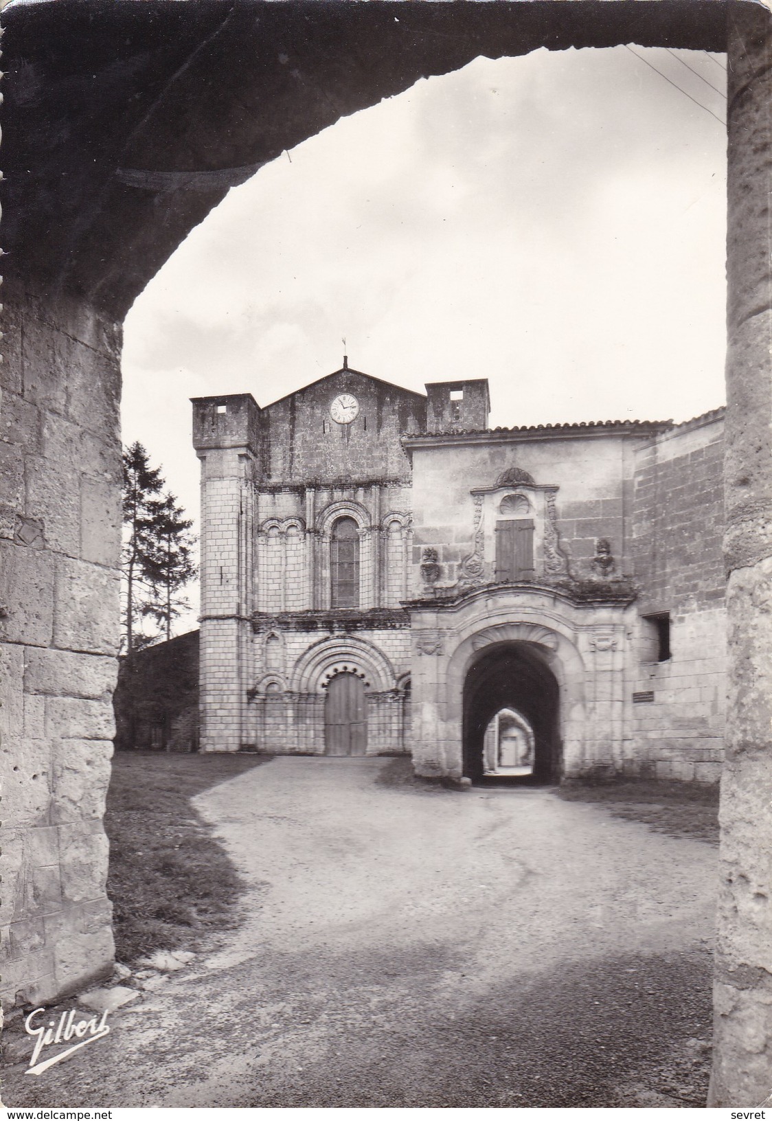 BASSAC. - Façade De L'Eglise St-Etienne Et Entrée Du Cloître - Autres & Non Classés