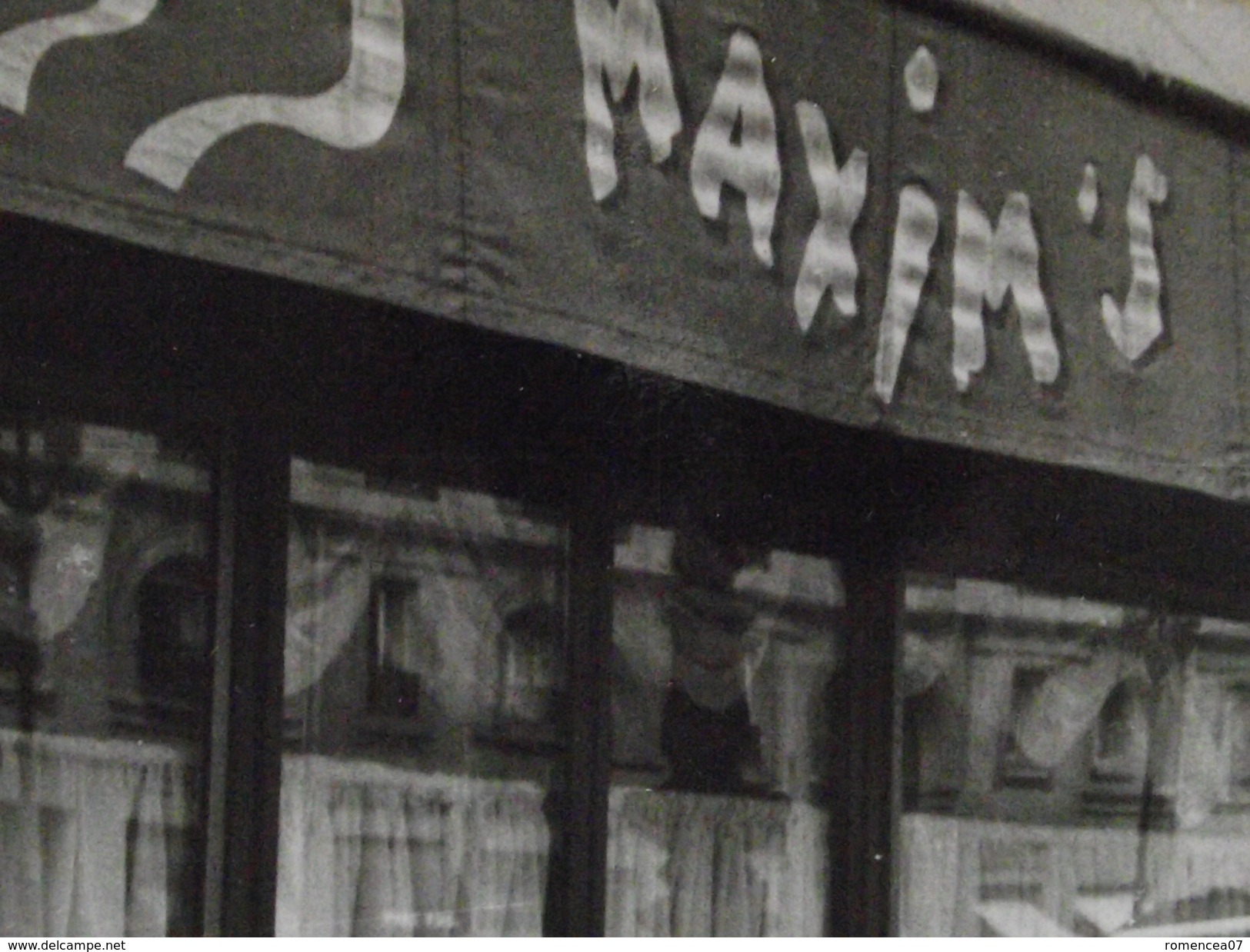 PARIS - RESTAURANT MAXIM'S - Pierre CARDIN, Le NOUVEAU PATRON - Photo Authentique - 15 Avril 1981 - Couturier - A Voir ! - Lieux