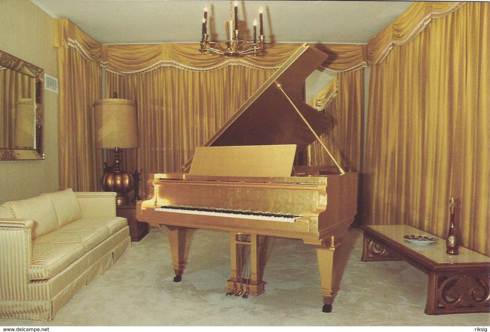 The Music Room Of Elvis Presley´s Graceland Mansion.    H-1132 - Museum