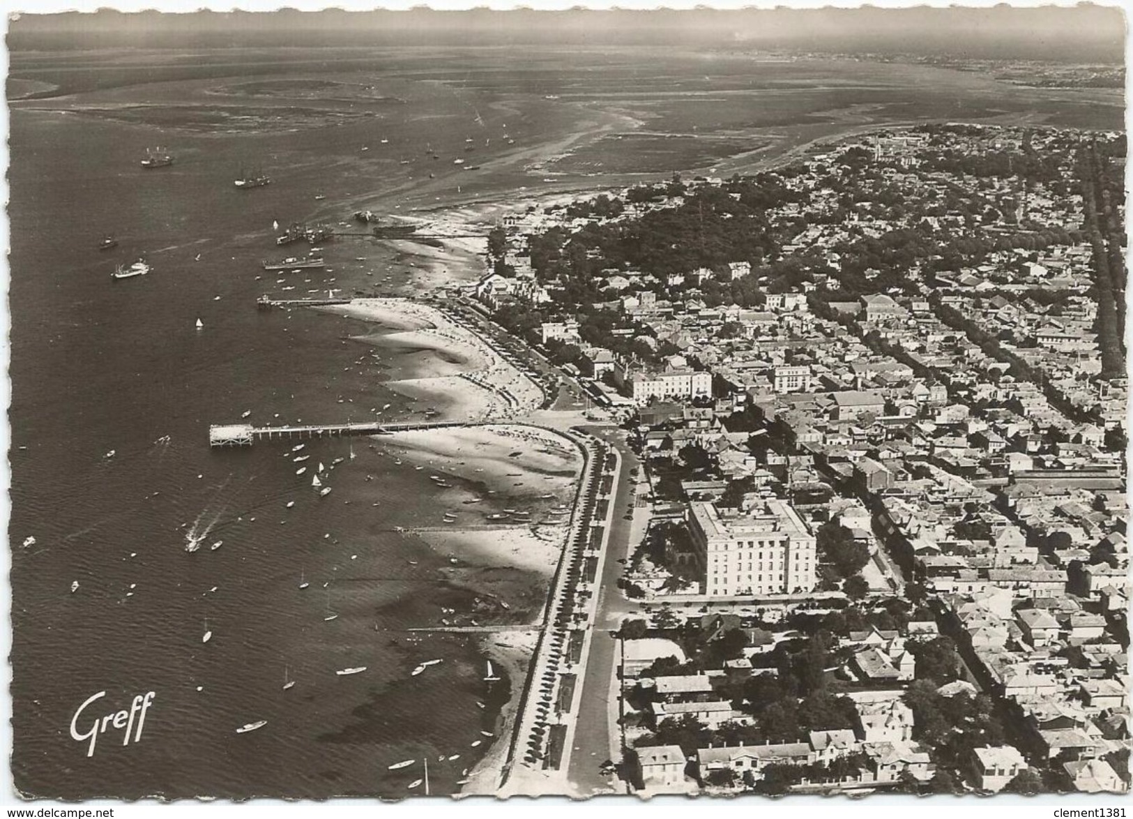 Arcachon Vue Aerienne Les Plages La Promenade Le Grand Hotel Et Le Victoria Circulee En 1958 - Arcachon